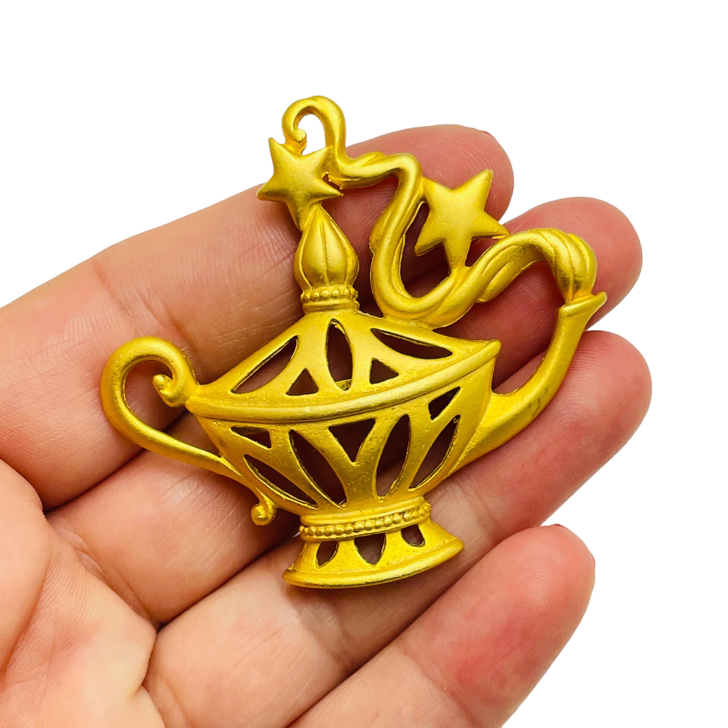 Women's Vintage matte gold tone alladin lamp designer brooch For Sale