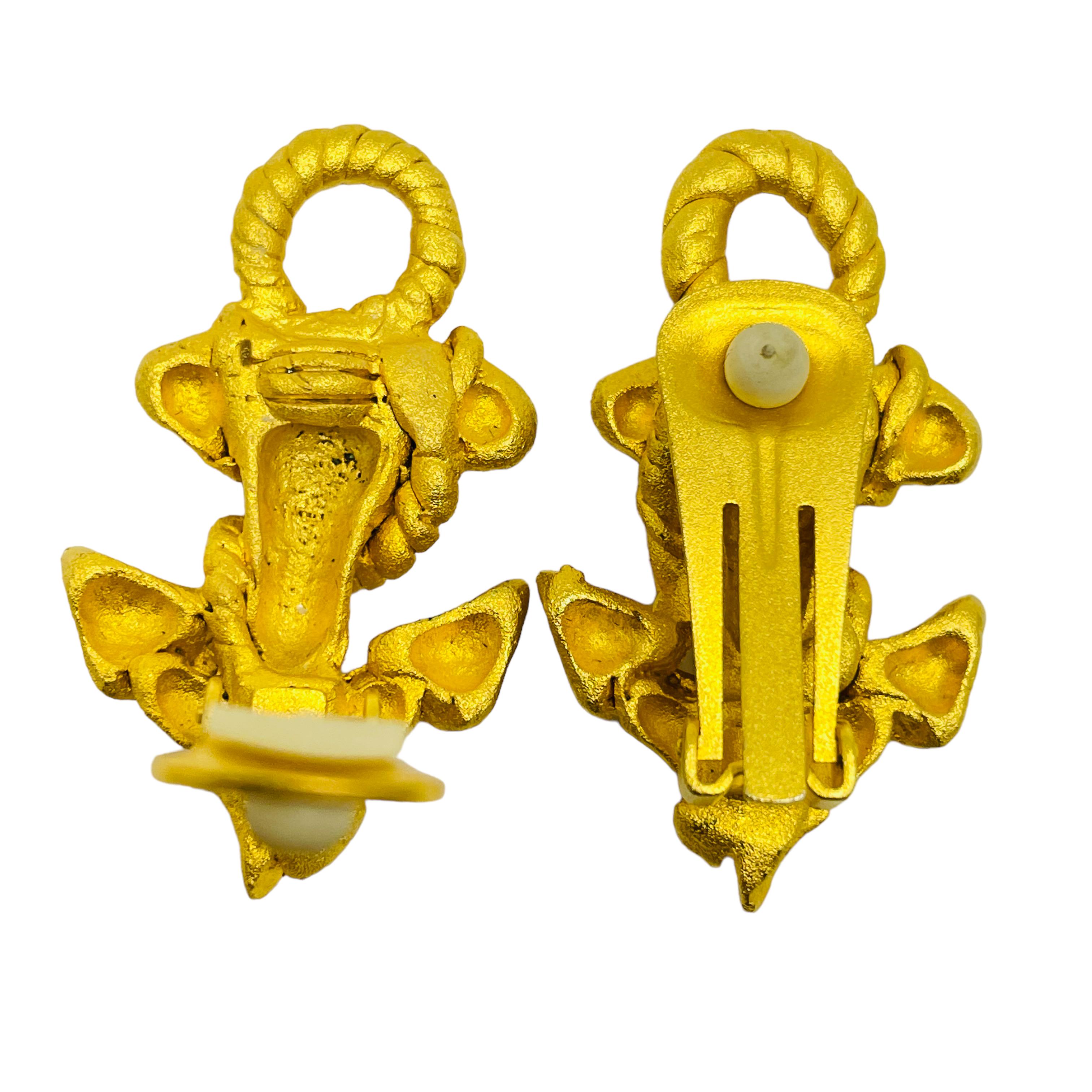 Women's or Men's Vintage matte gold tone anchor nautical designer 80's clip on earrings For Sale