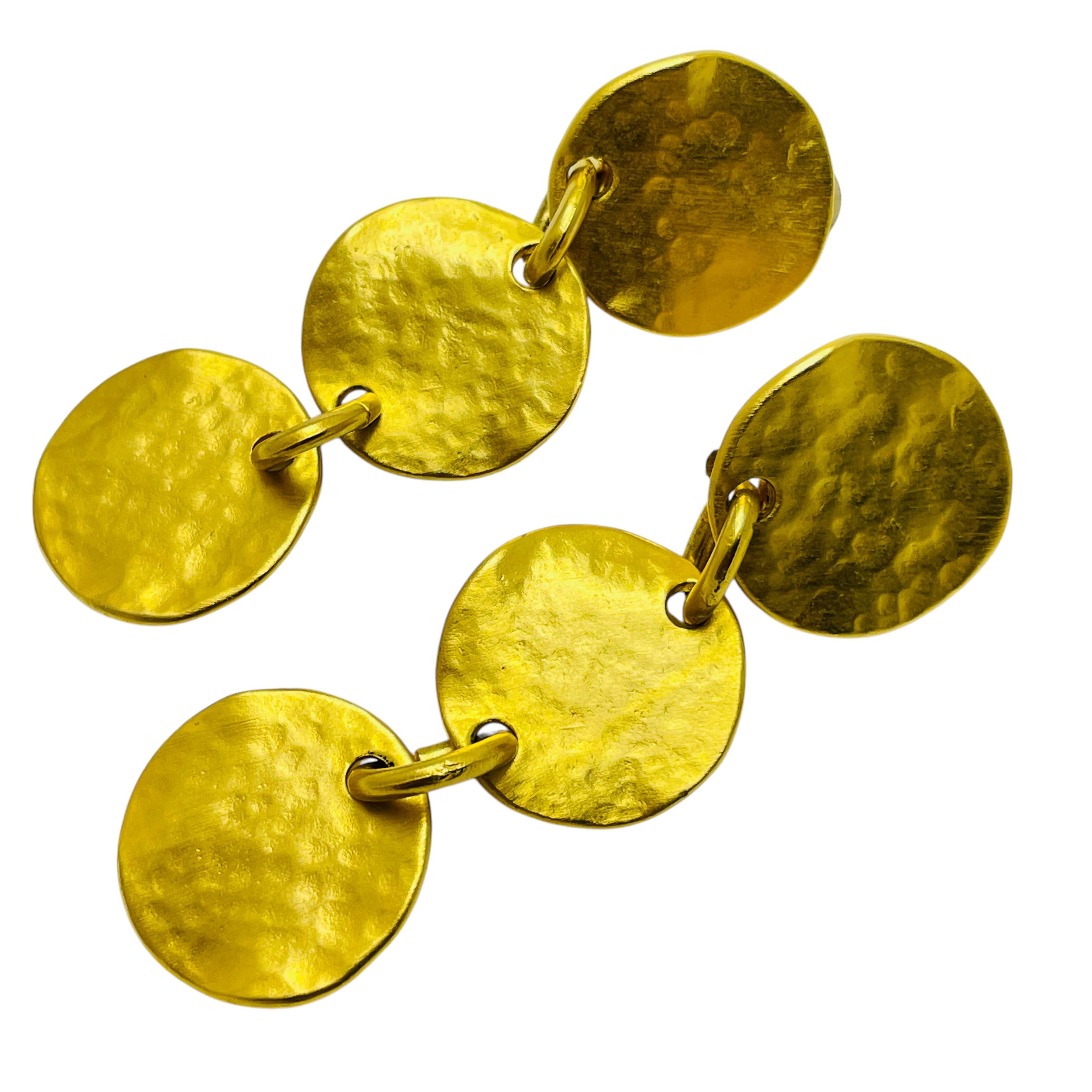 DETAILS

• unsigned 

• gold tone  

• vintage designer earrings

MEASUREMENTS  

• 

CONDITION

•  very good vintage condition with minimal signs of wear 

 Sku 49

❤️❤️  VINTAGE DESIGNER JEWELRY ❤️❤️

❤️❤️  ALEXANDER’S BOUTIQUE  ❤️❤️   