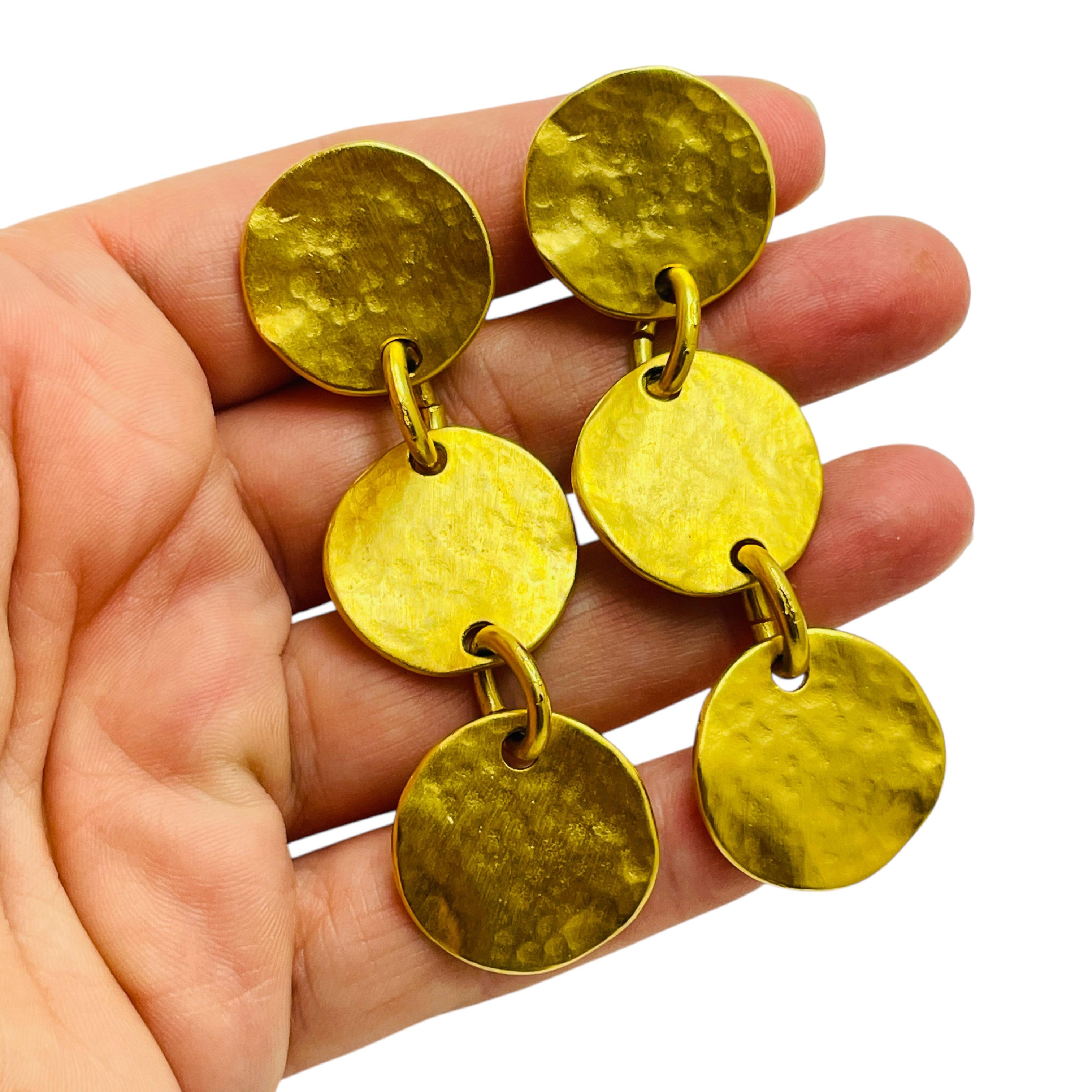 Women's Vintage matte gold tone dangle coin designer runway clip on earrings For Sale