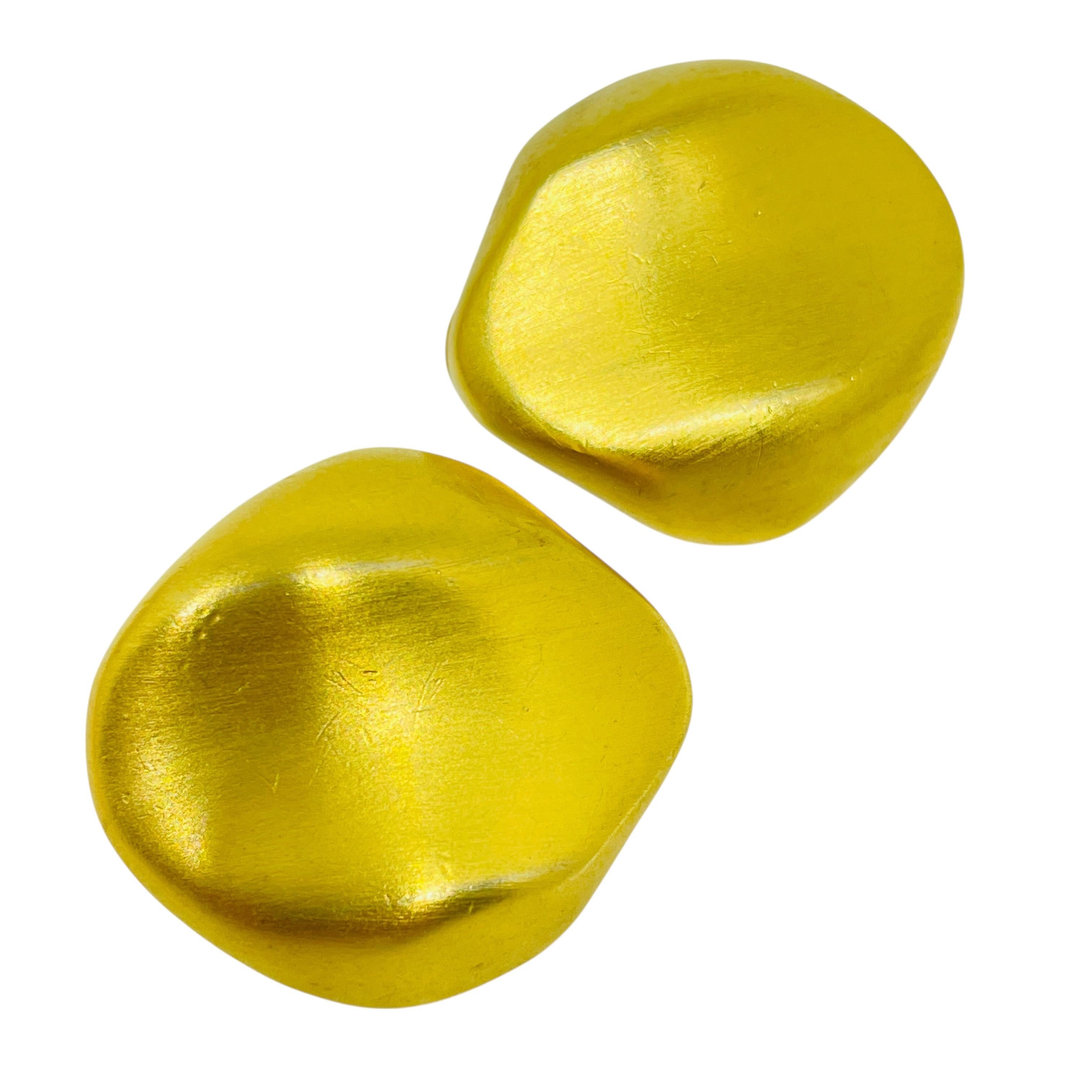 Women's or Men's Vintage matte gold tone designer clip on earrings For Sale