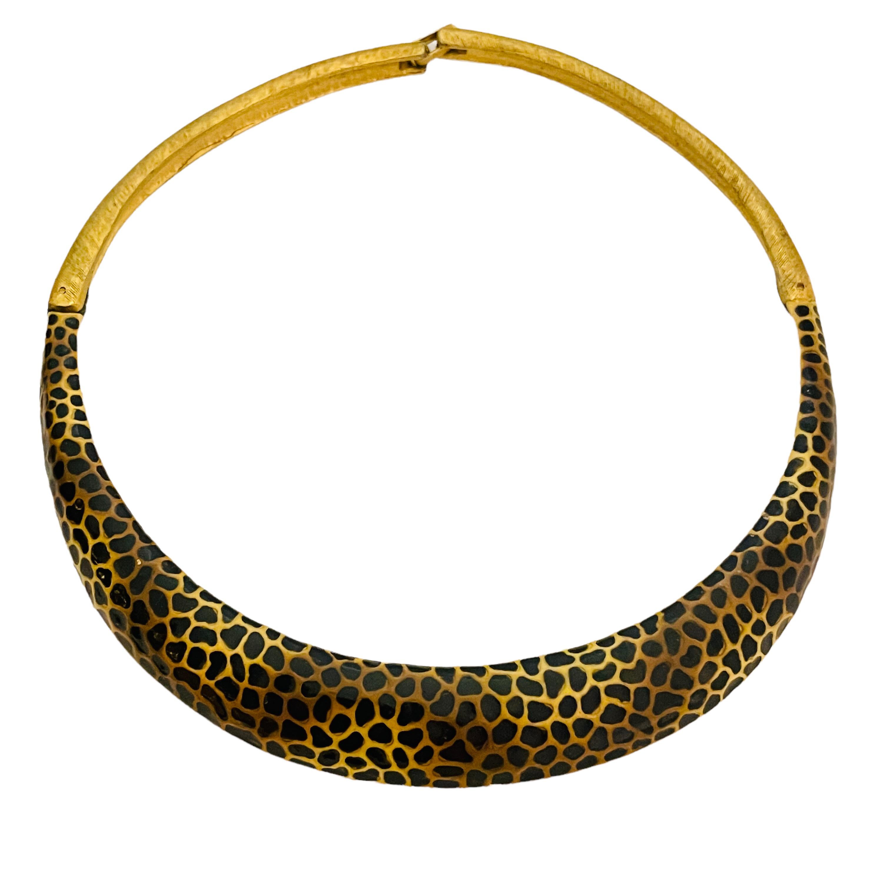 Collana girocollo di design con collare di pantera vintage in smalto dorato opaco in vendita 2