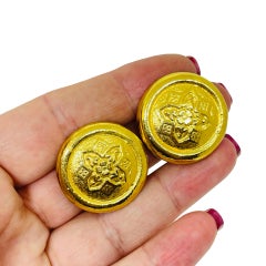 Vintage matte gold tone etruscan designer clip on earrings