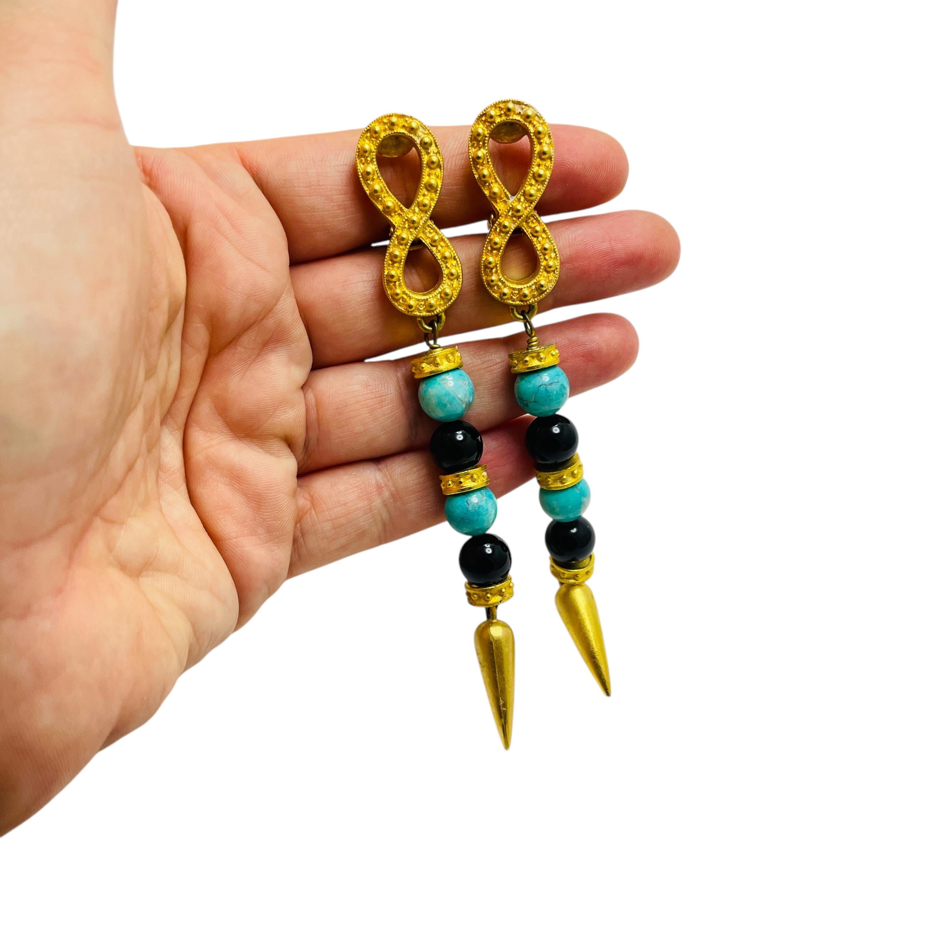 DETALLES

- sin signo   

- tono dorado con cuentas de cristal

- pendientes vintage de diseño

MEDIDAS  

- 

CONDICIÓN

-  muy buen estado vintage con mínimos signos de desgaste 

 Código 49

❤️❤️  JOYAS DE DISEÑO VINTAGE ❤️❤️

❤️❤️  BOUTIQUE DE