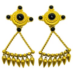 Vintage matte Goldtöne etruskische Malteser Kreuz Designer Laufsteg Clip-Ohrringe