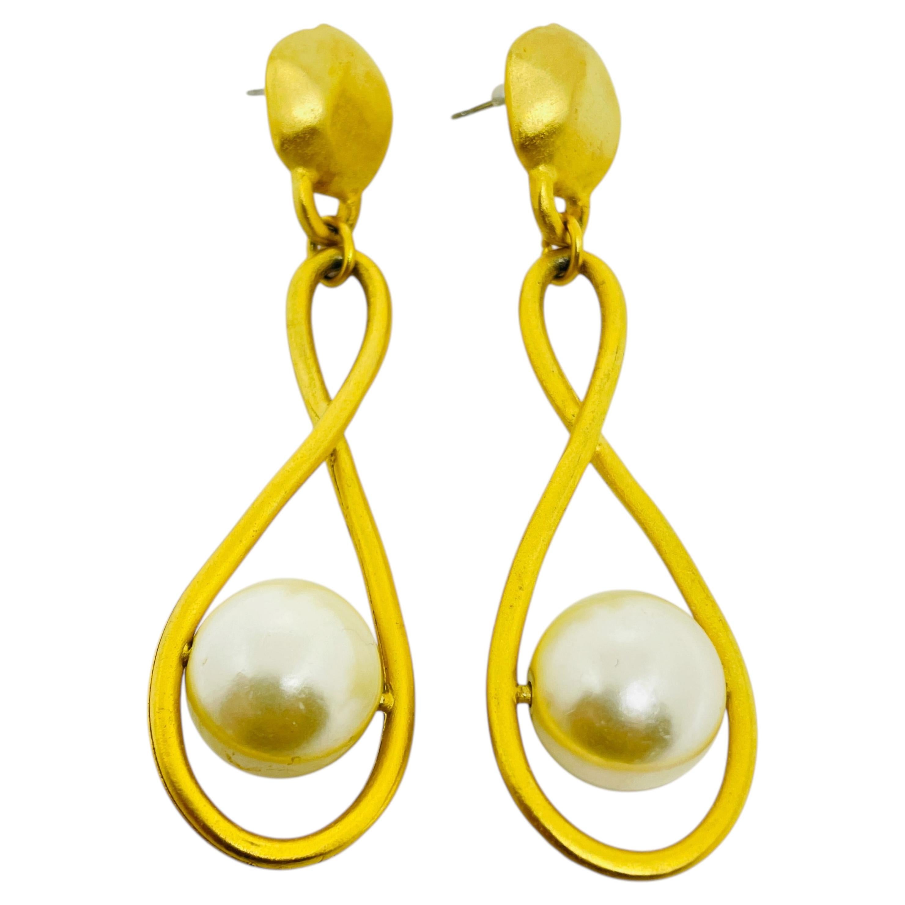 Vintage matte gold tone faux pearls designer dangle pierced earrings For Sale