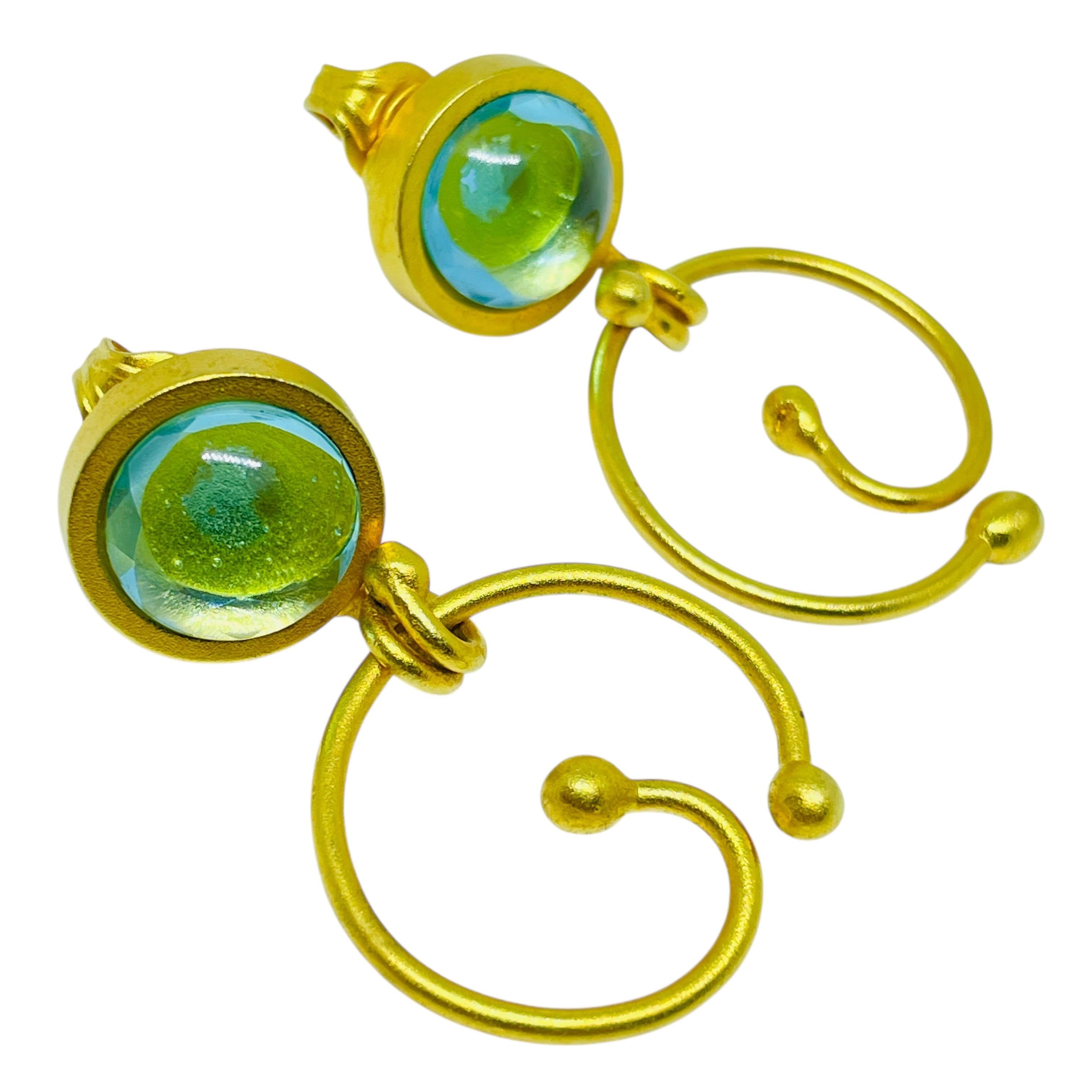 Vintage matte Gold Ton Glas Kabinen baumeln Designer Clip auf Ohrringe für Damen oder Herren im Angebot