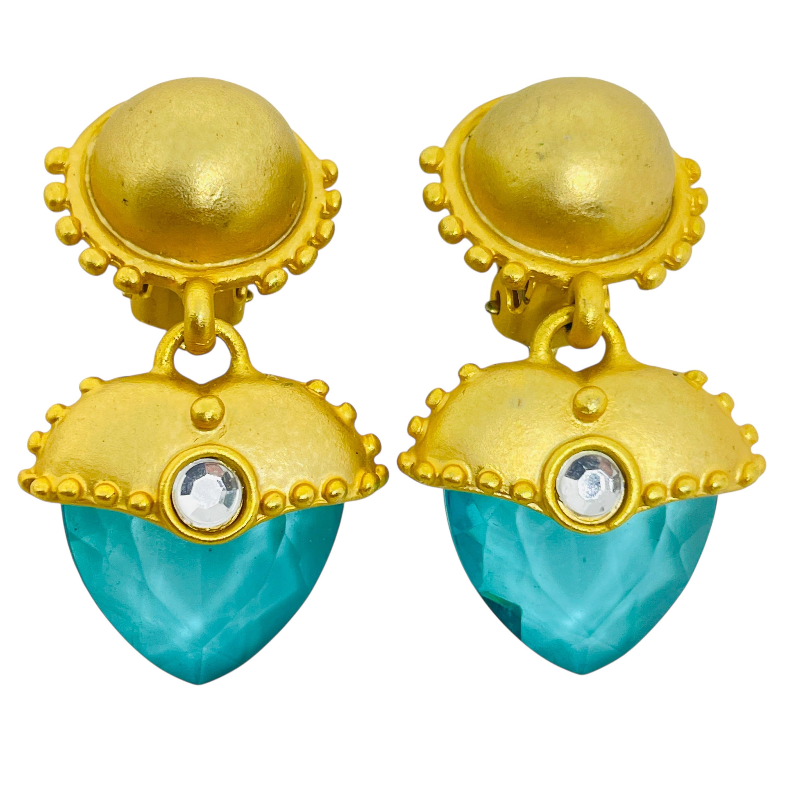 Vintage matte Gold Ton Glas Designer Etruscan baumeln Clip auf Ohrringe im Angebot 1