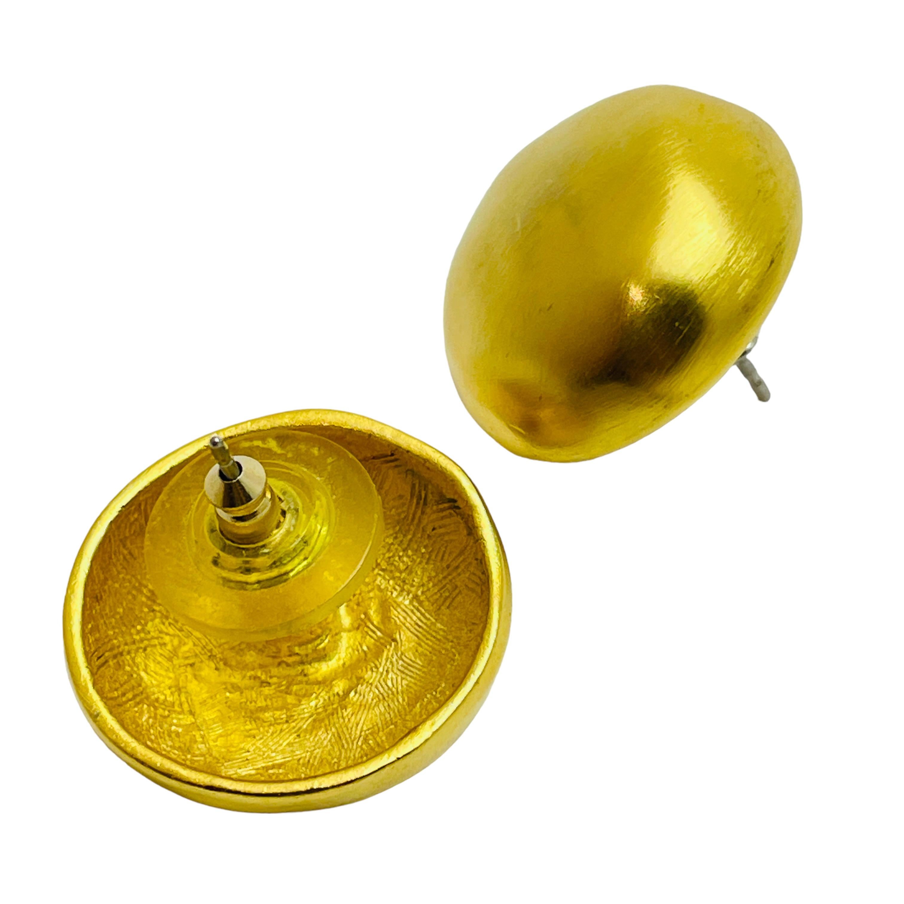 Vintage matte gold tone modernist pierced earrings In Good Condition For Sale In Palos Hills, IL