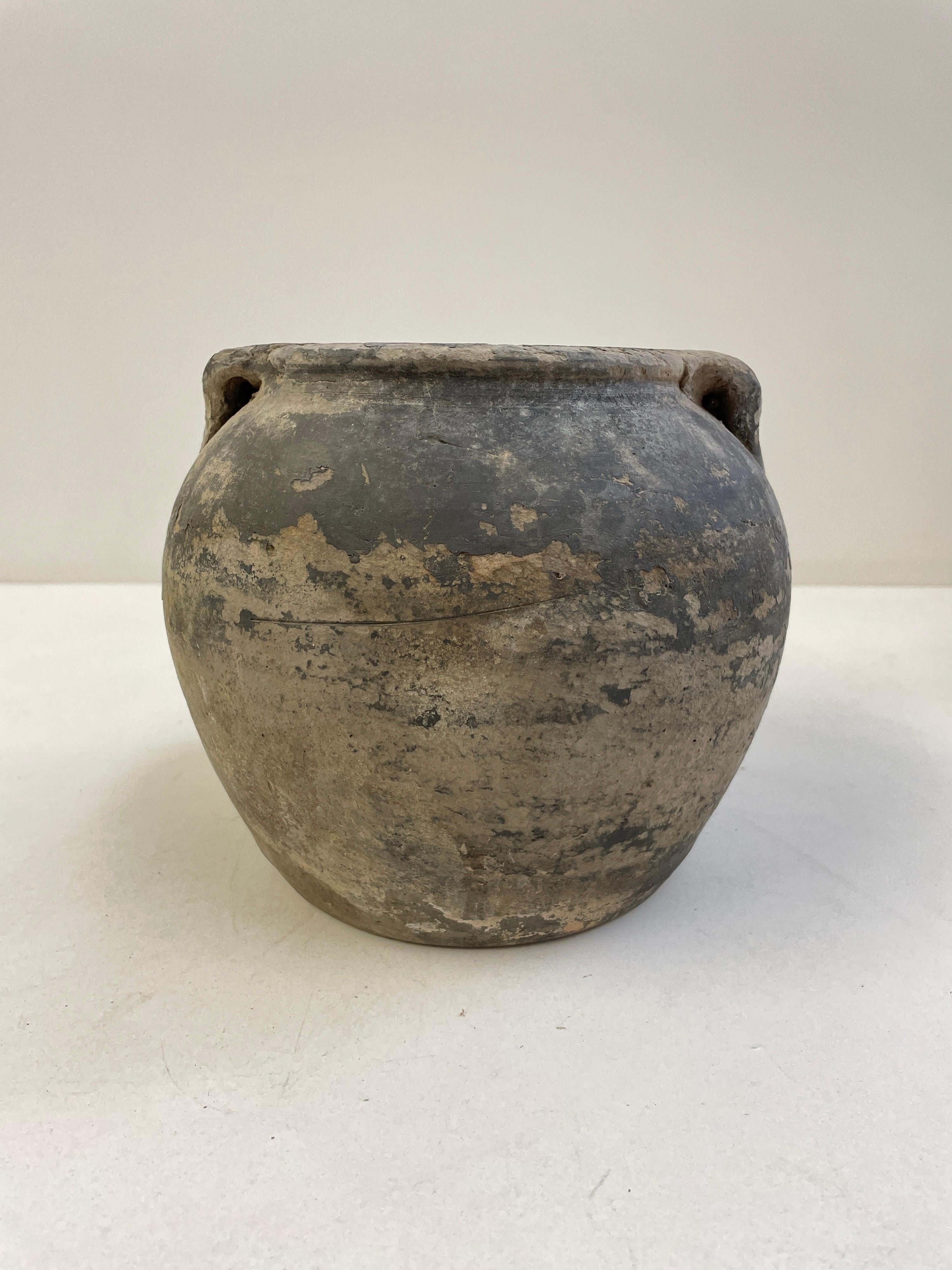Vintage Matte Oil Pottery Decorative Pot In Good Condition For Sale In Brea, CA