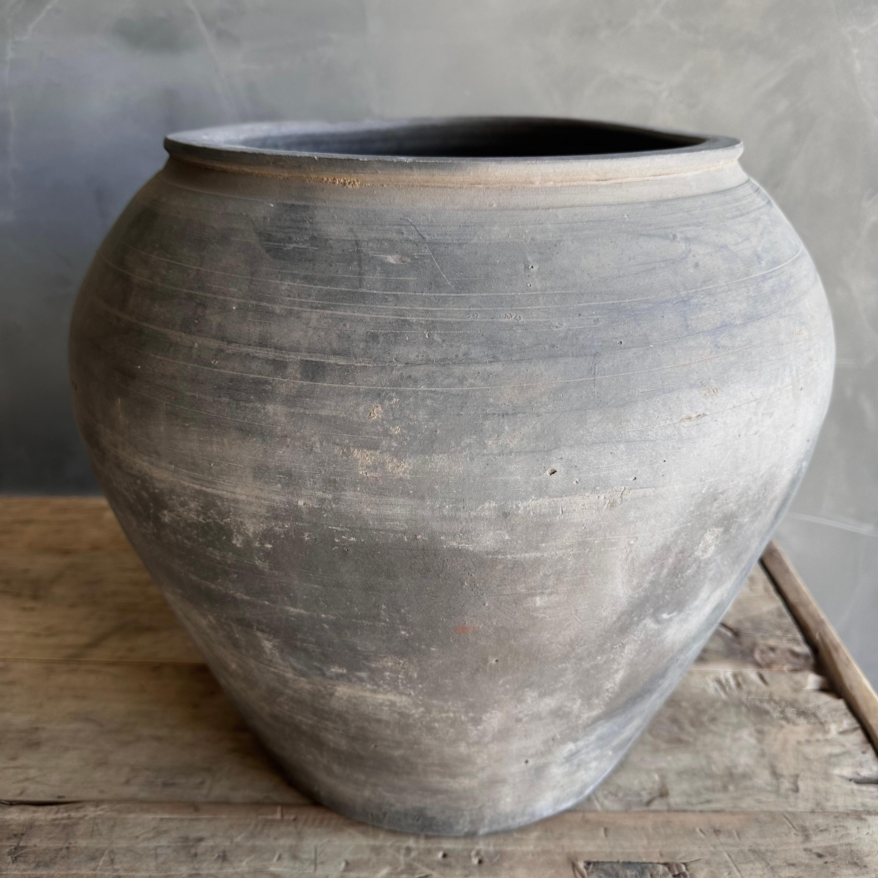 Discover the charm of vintage matte oil pottery, showcasing stunning gray hues and unique imperfections that add character to each piece. Crafted from clay, these timeless pots display handcrafted qualities like irregular openings, pits, and flakes,