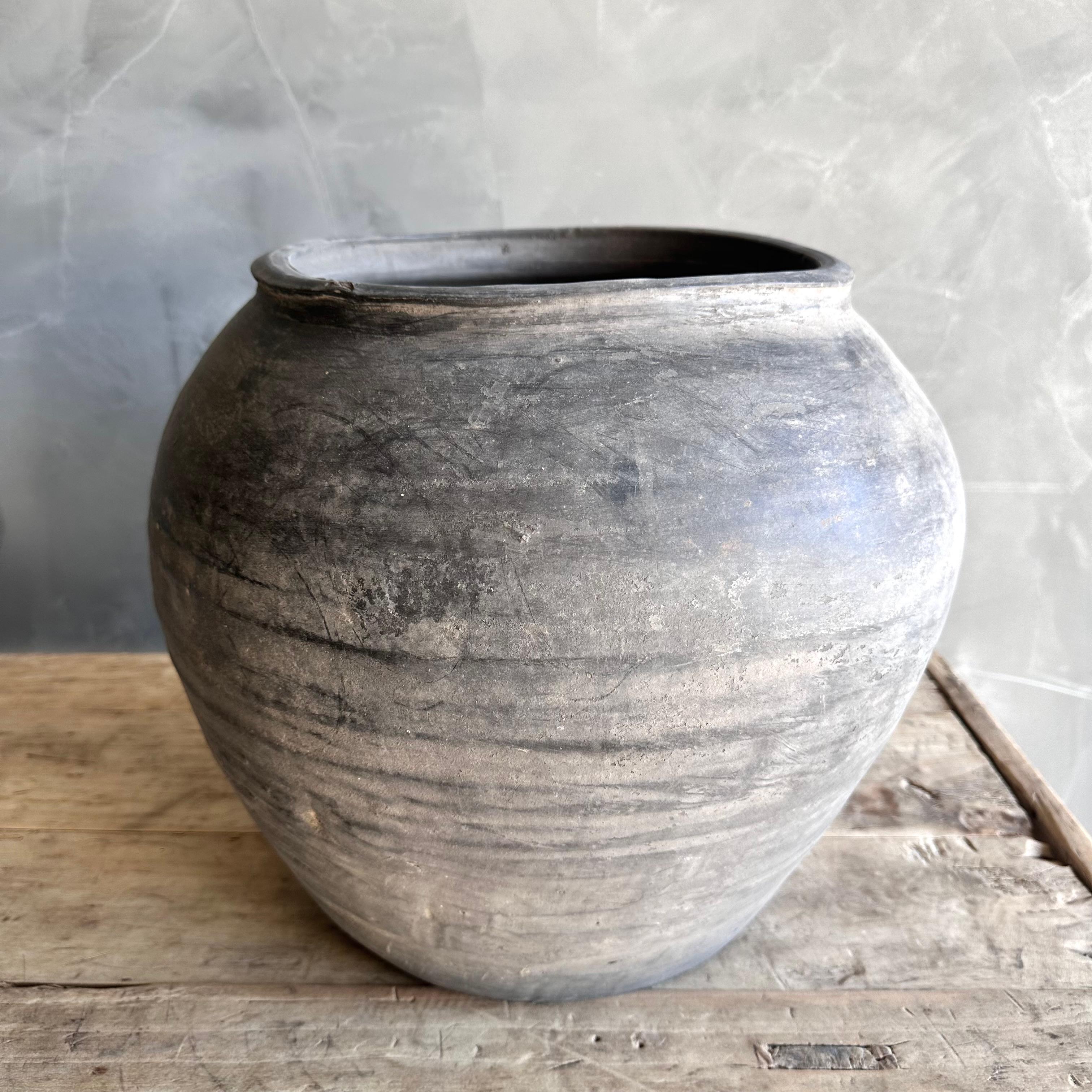 Alfarería de aceite mate vintage en tamaño grande Moderno orgánico en venta