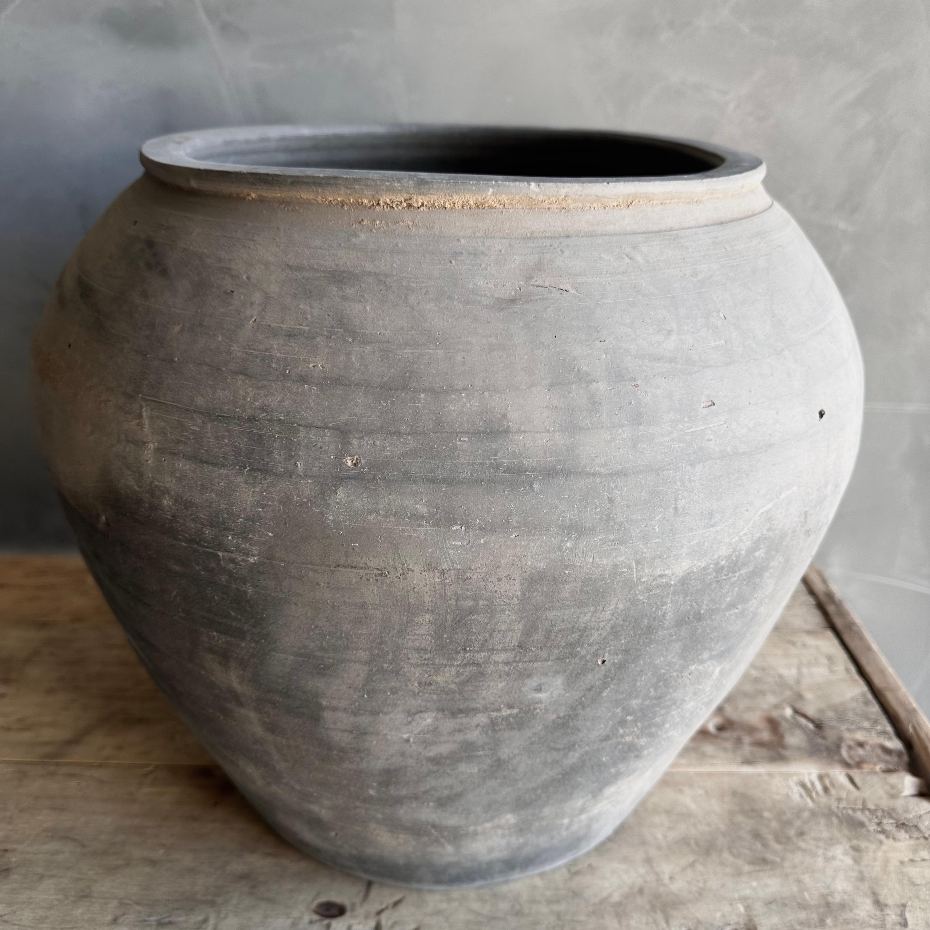 Vintage Matte Oil Pottery in Large Size In Good Condition In Old Town Orange, CA