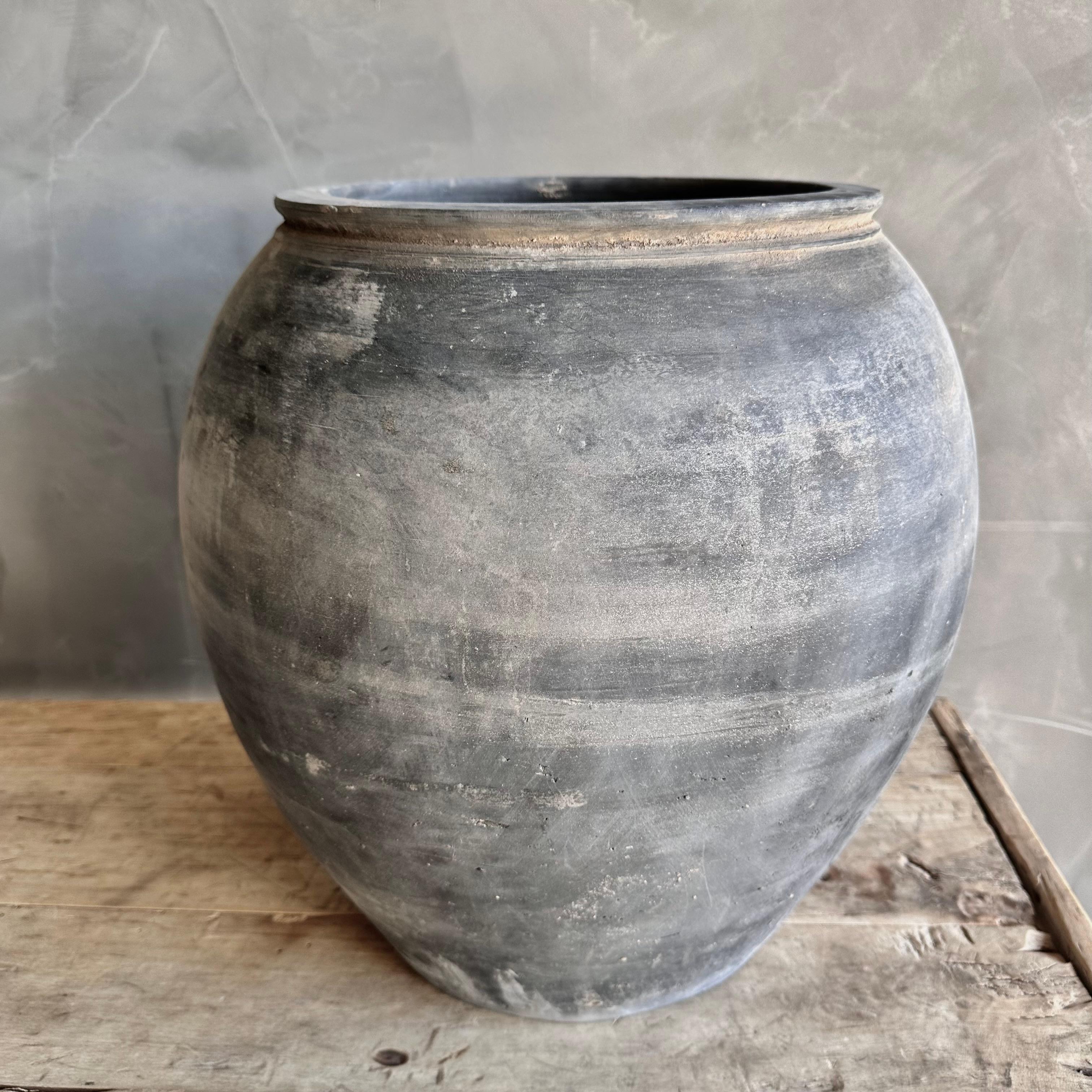 Ceramica ad olio opaca vintage di grandi dimensioni In condizioni buone in vendita a Old Town Orange, CA