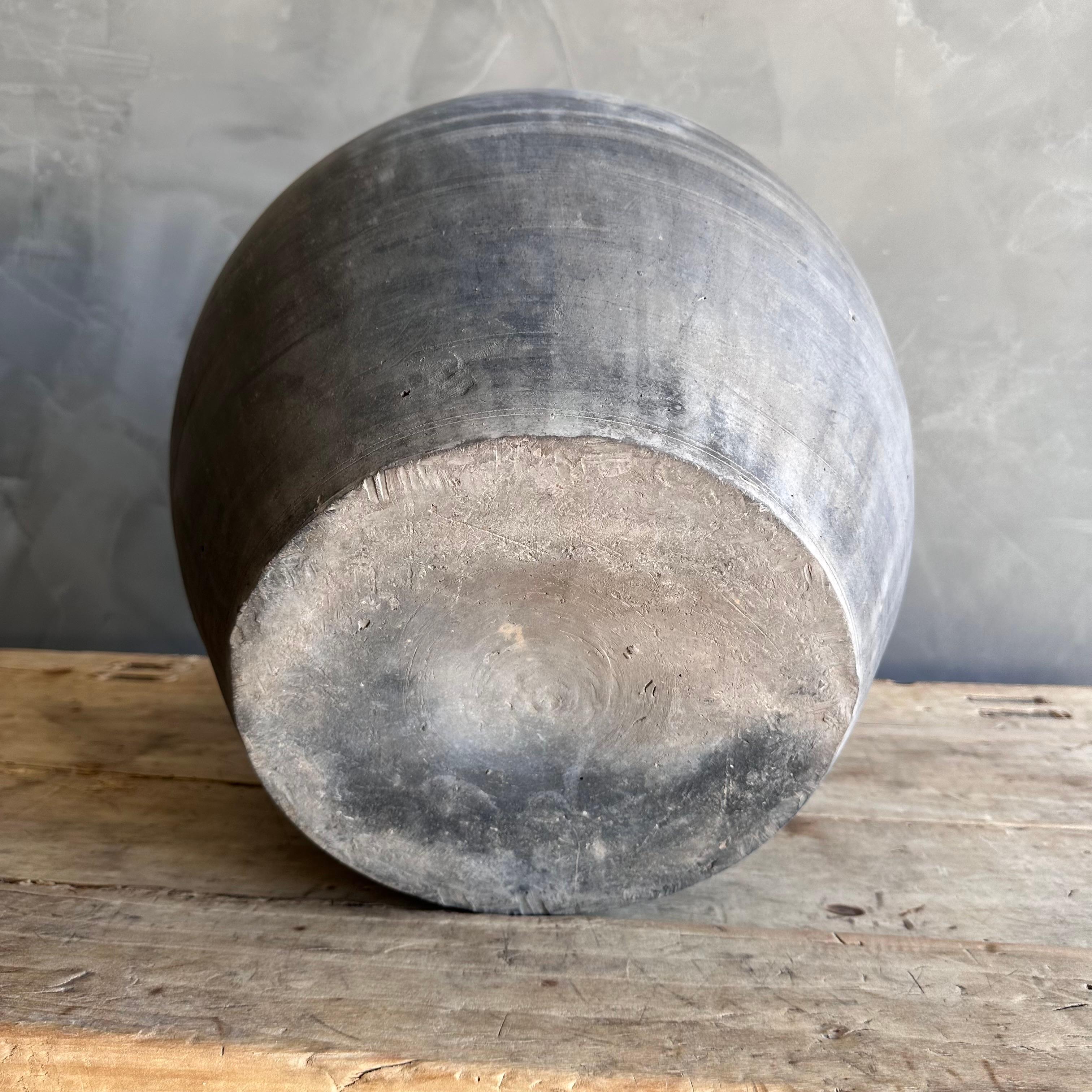 Alfarería de aceite mate vintage en tamaño grande en venta 1
