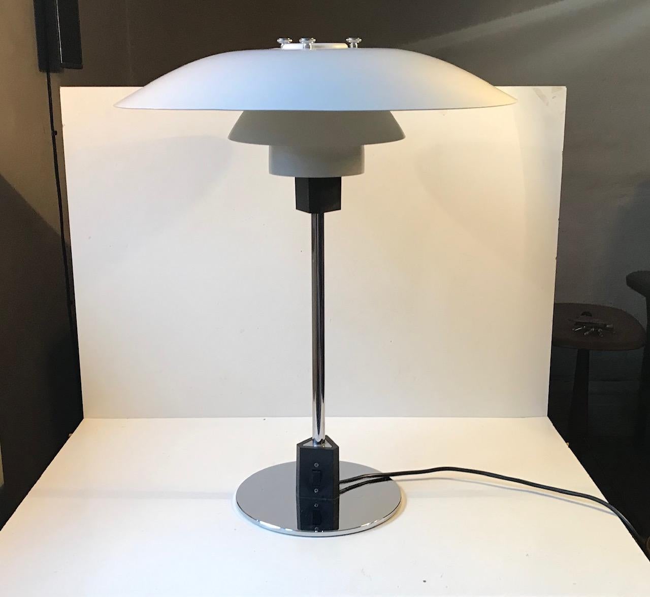 PH 4/3 table or desk lamp designed by Poul Henningsen for Louis Poulsen in Denmark in 1964. This particular light it’s with matté white shades dates from the 1970s. It has the old Louis Poulsen paper label with serial number and specifications to