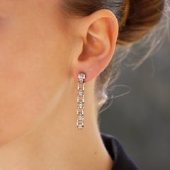 Mauboussin Boucles d'oreilles en goutte vintage en or blanc 18 carats avec chaîne en diamants