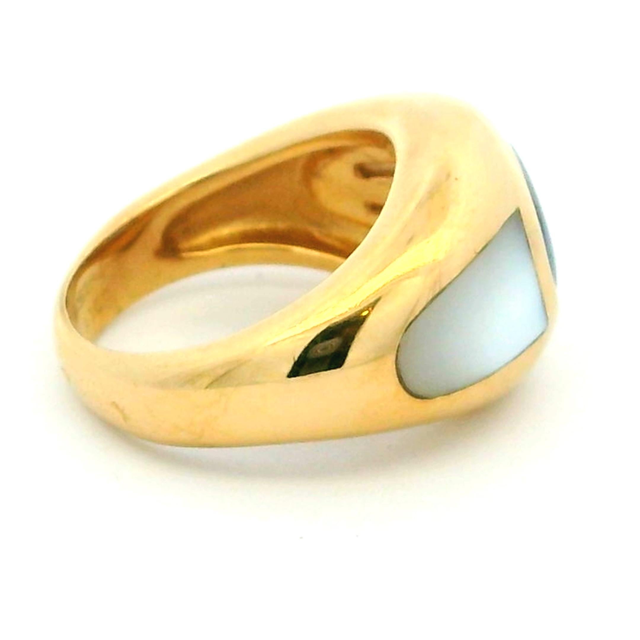 Vintage Mauboussin Iolite & Mother-of-Pearl Gypsy Dome Ring in 18K Yellow Gold Excellent état - En vente à Miami, FL