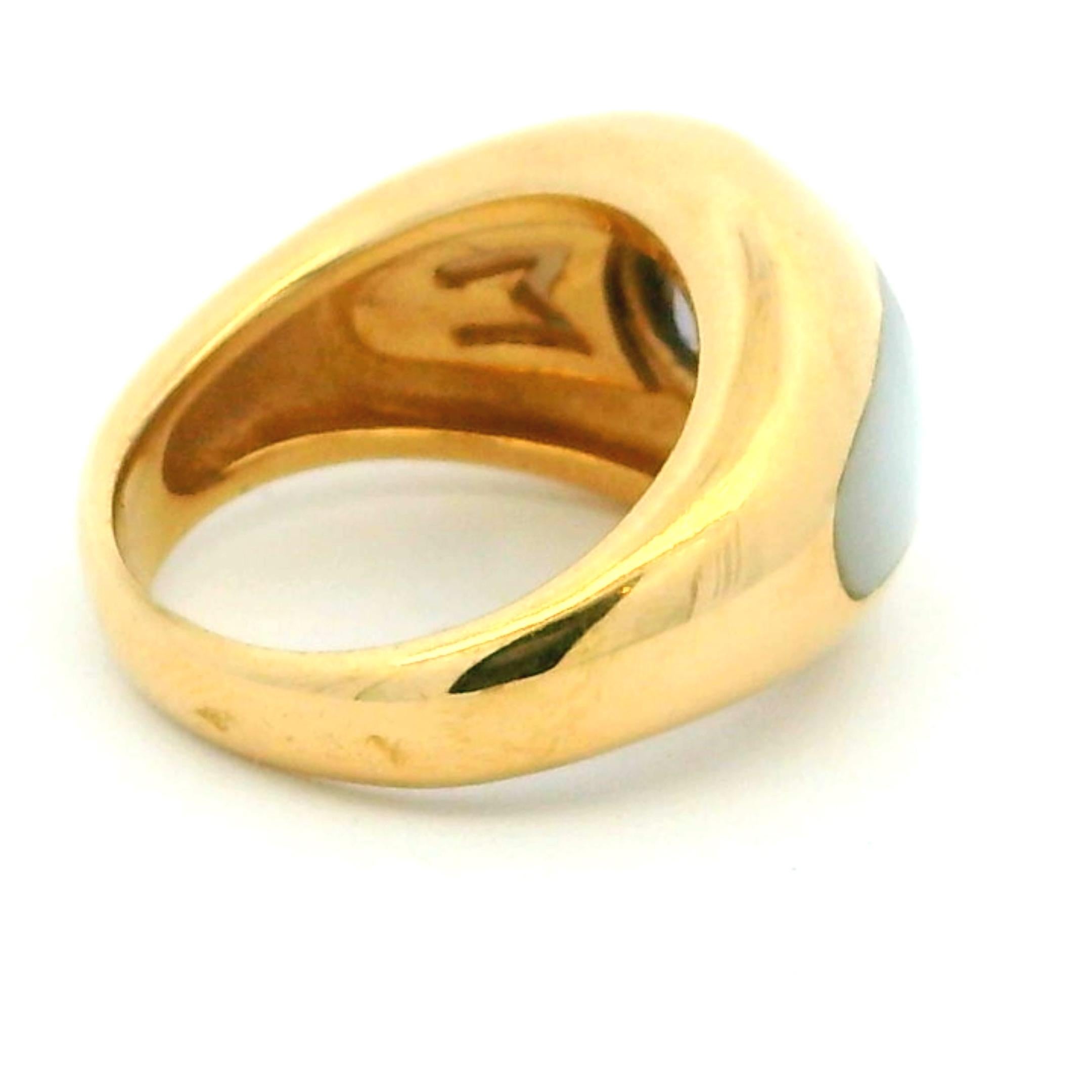 Vintage Mauboussin Iolite & Mother-of-Pearl Gypsy Dome Ring in 18K Yellow Gold Unisexe en vente