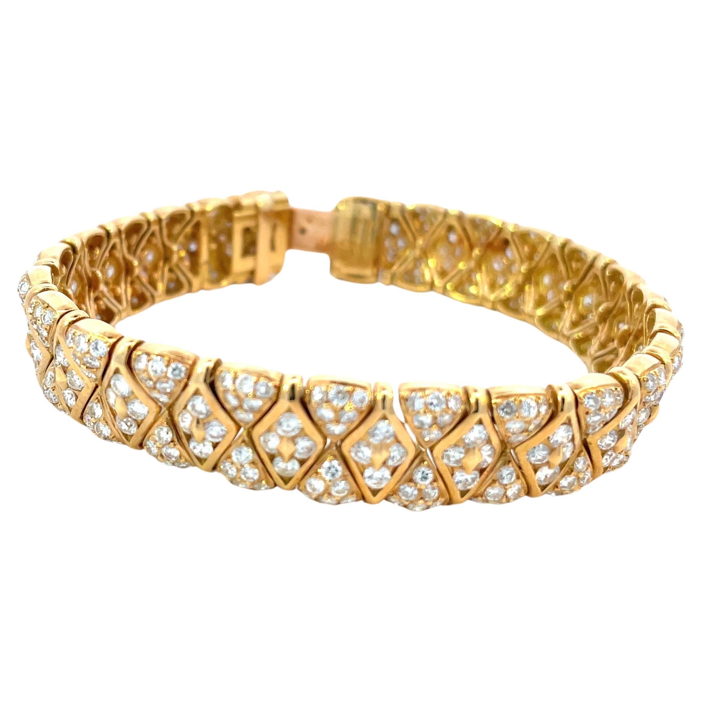 Vintage Mauboussin Paris 18kt Yellow Gold  and  9.00 ct Diamonds Bracelet For Sale