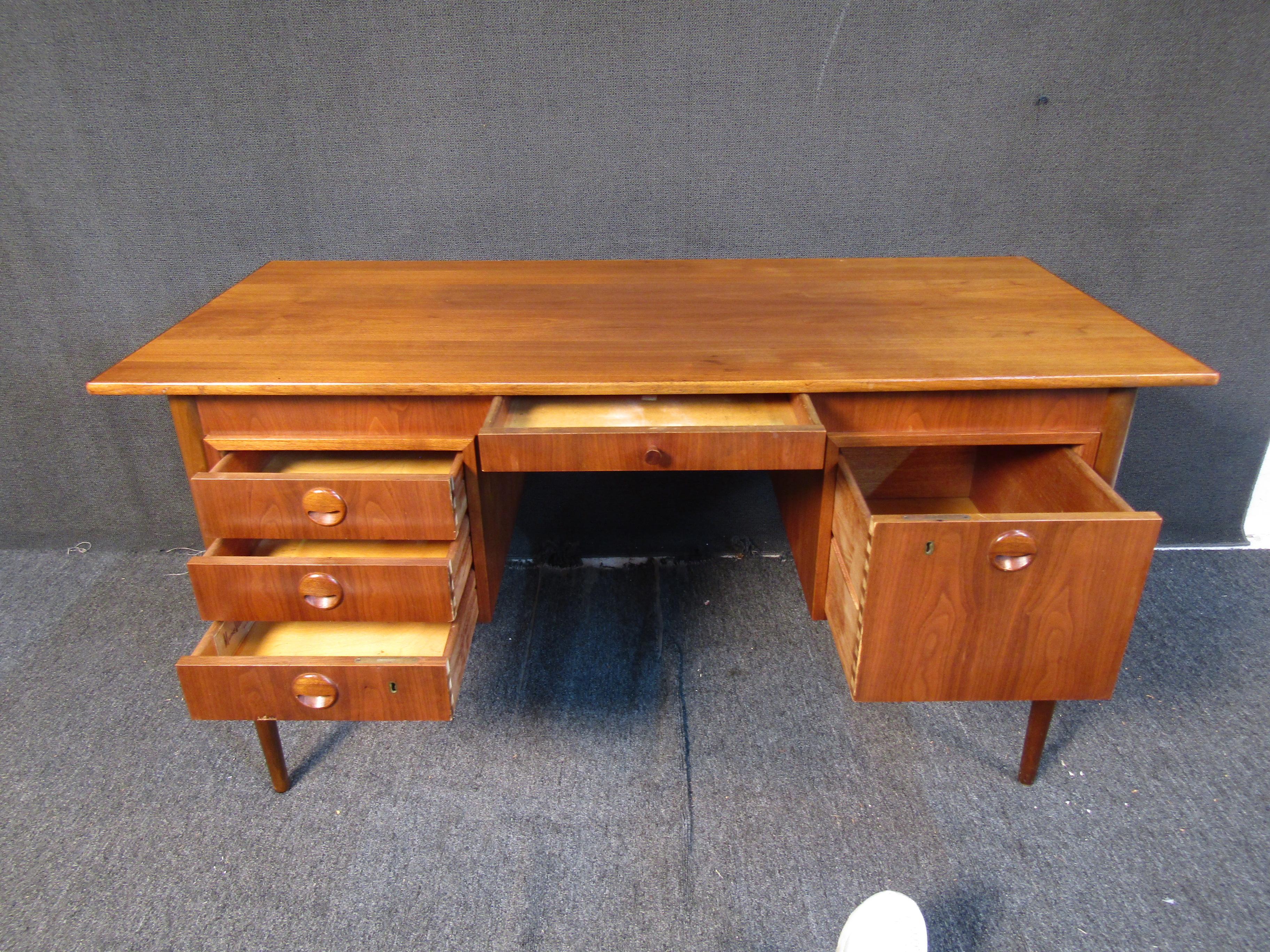 Scrivania vintage in teak di metà secolo di Maurice Villency in vendita 7