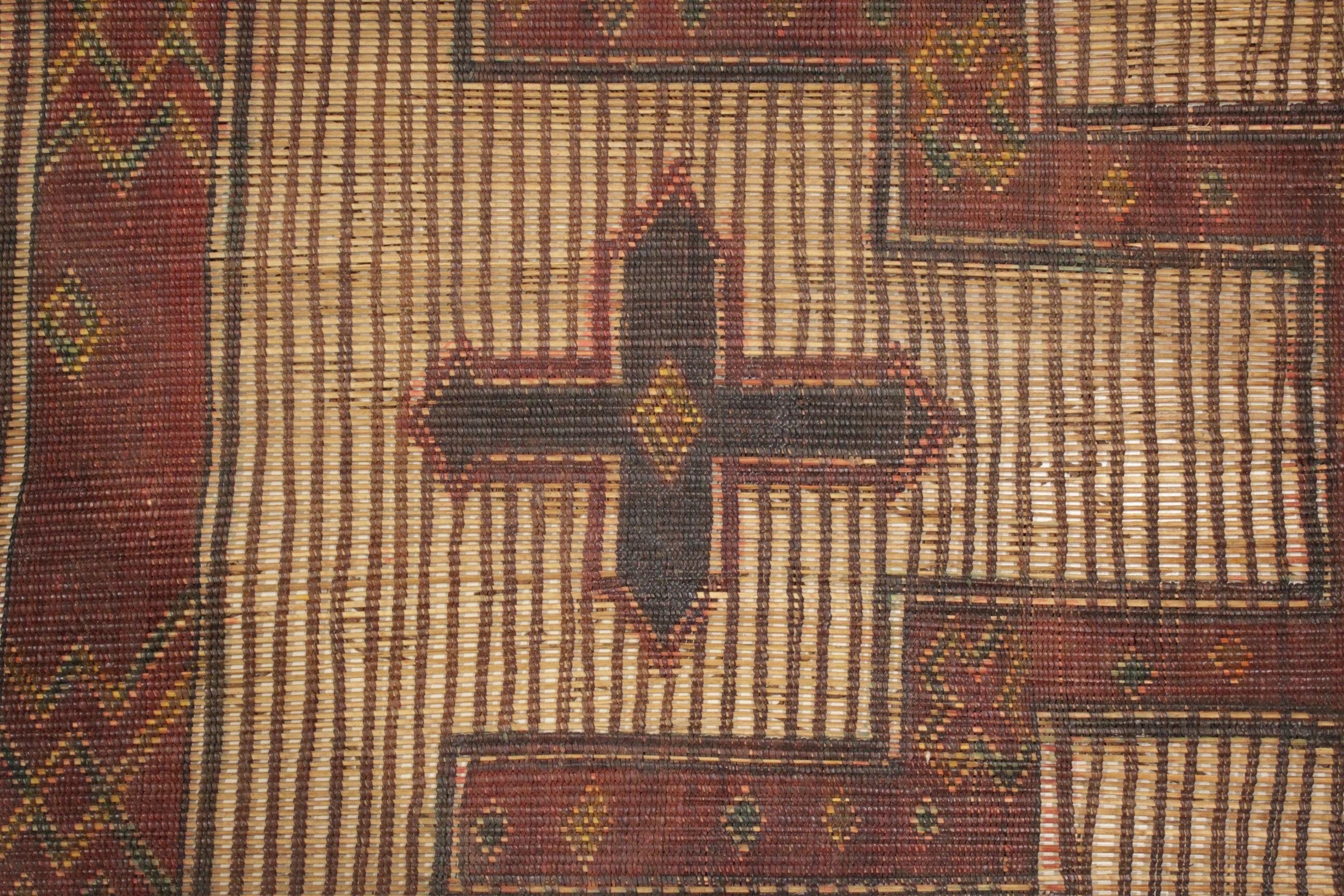 Les tapis des Touaregs, qui sont des nomades éleveurs de bétail habitant une vaste étendue du désert du Sahara, font partie du groupe de tissages le plus passionnant à apparaître sur le marché. Ils sont tissés en reliant de fins roseaux de paille