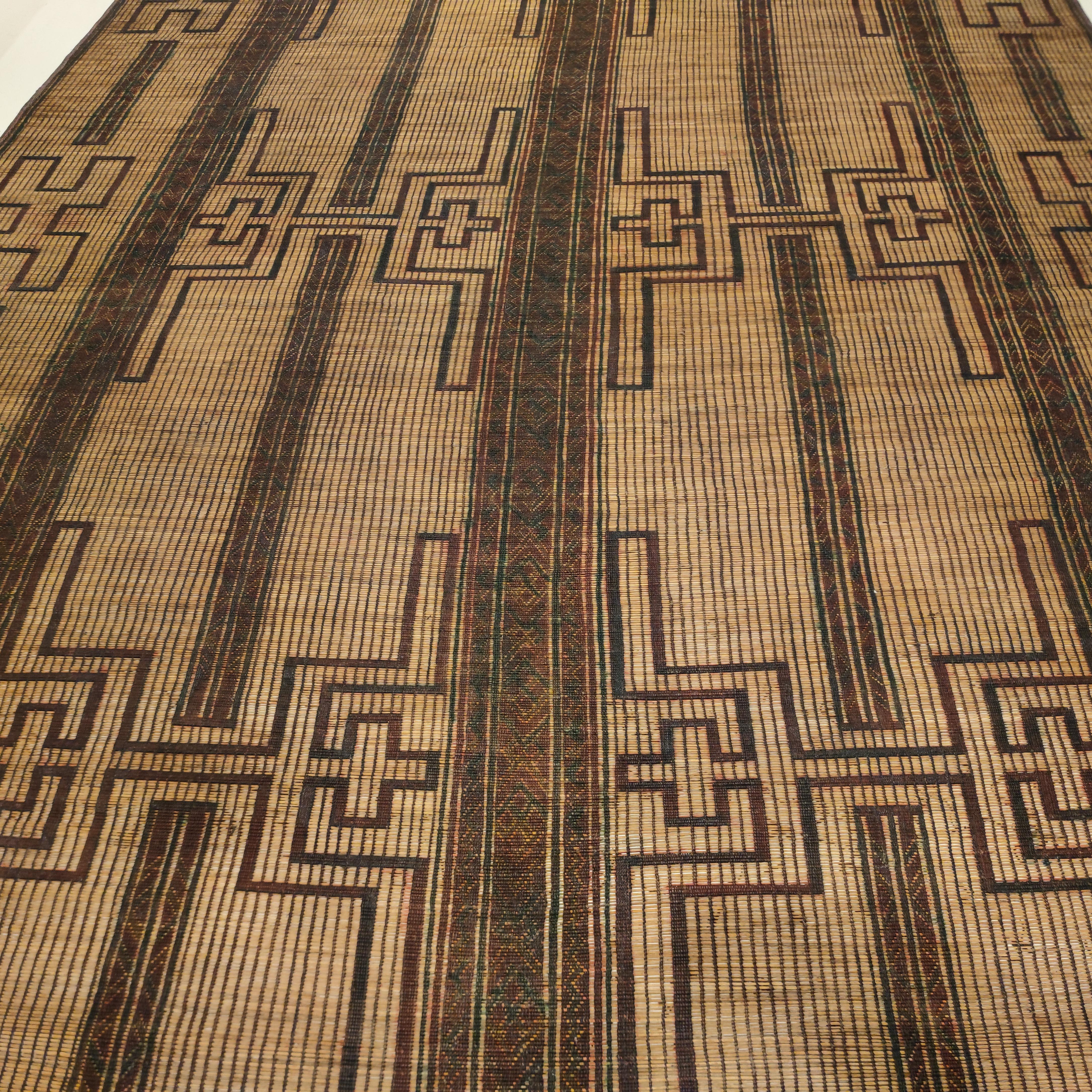 Tribal Grand tapis vintage Mauritanien Sahara Tuareg en cuir et roseau  en vente