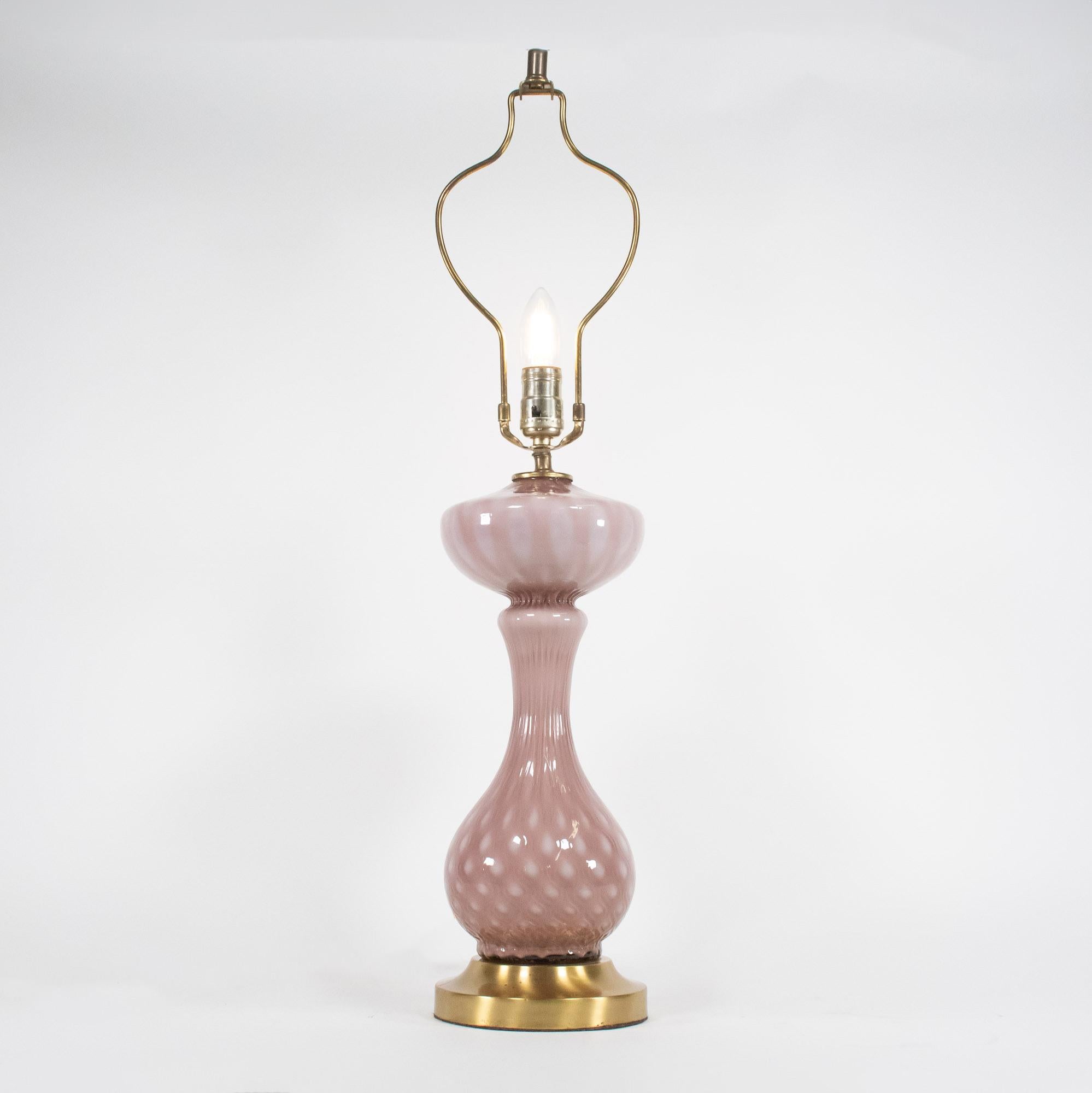 Mid-Century Modern Lampe de table Murano mauve attribuée à Barovier & Toso en vente