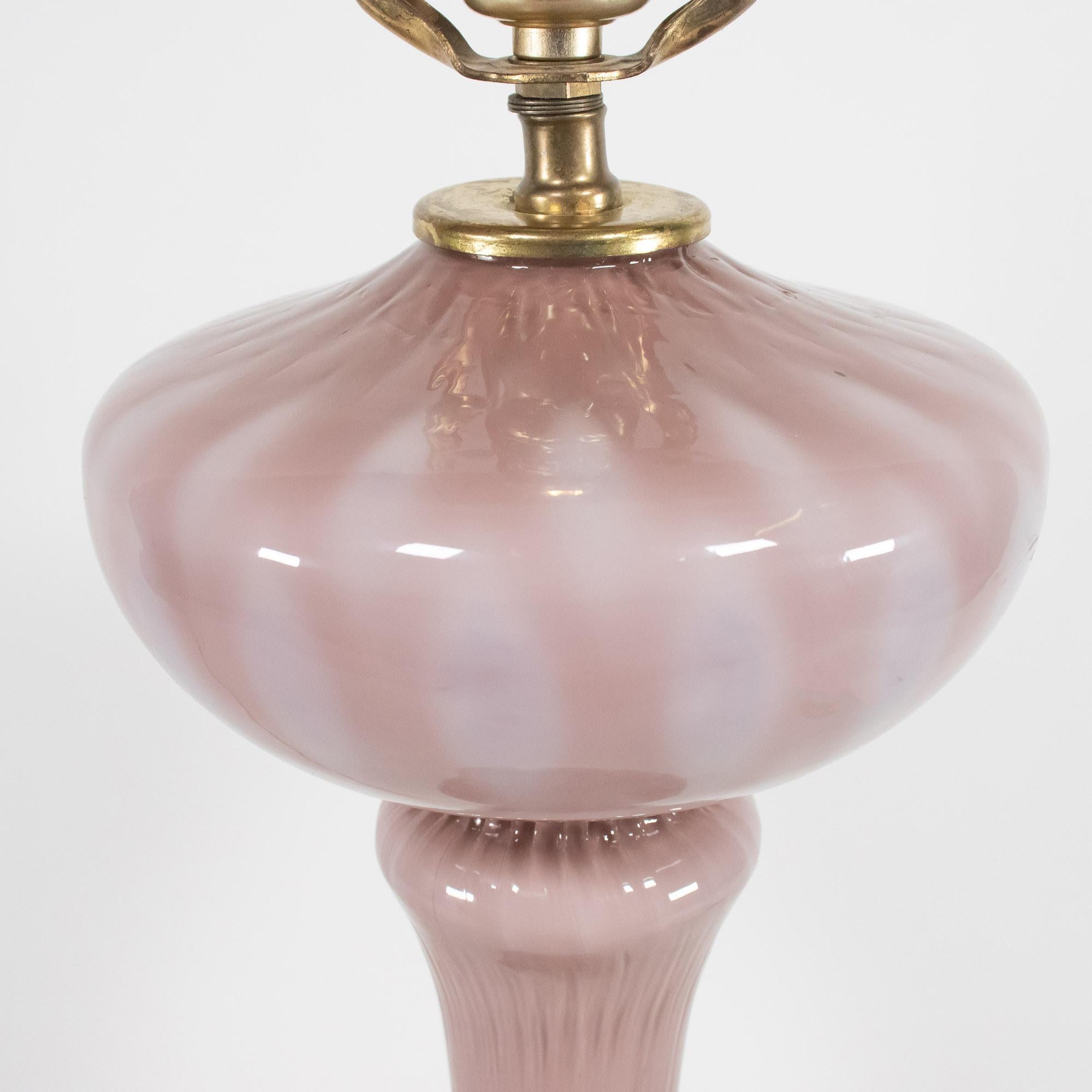 Lampe de table Murano mauve attribuée à Barovier & Toso Bon état - En vente à Chicago, IL