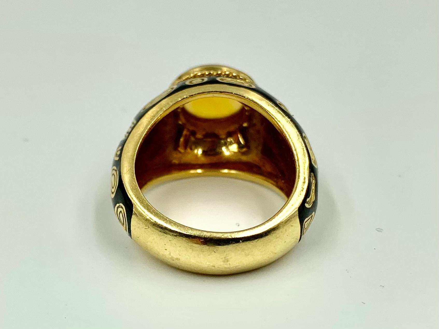 Vintage Mavito 18 Karat Yellow Gold Leopard Eye Enamel Cabochon Citrine Ring In Good Condition For Sale In New York, NY