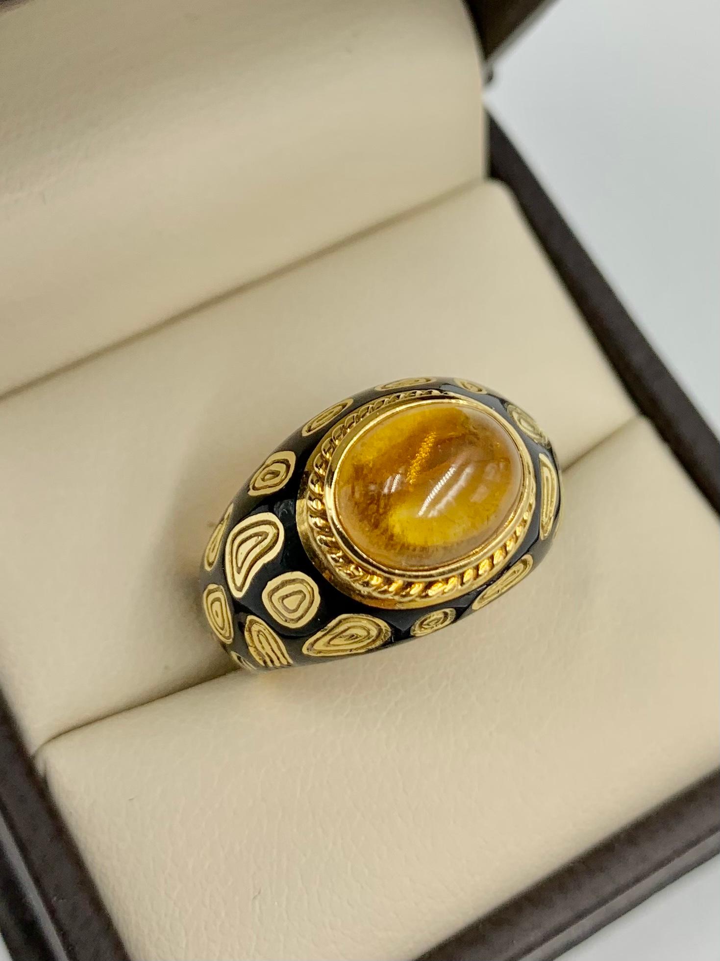 Women's or Men's Vintage Mavito 18 Karat Yellow Gold Leopard Eye Enamel Cabochon Citrine Ring For Sale