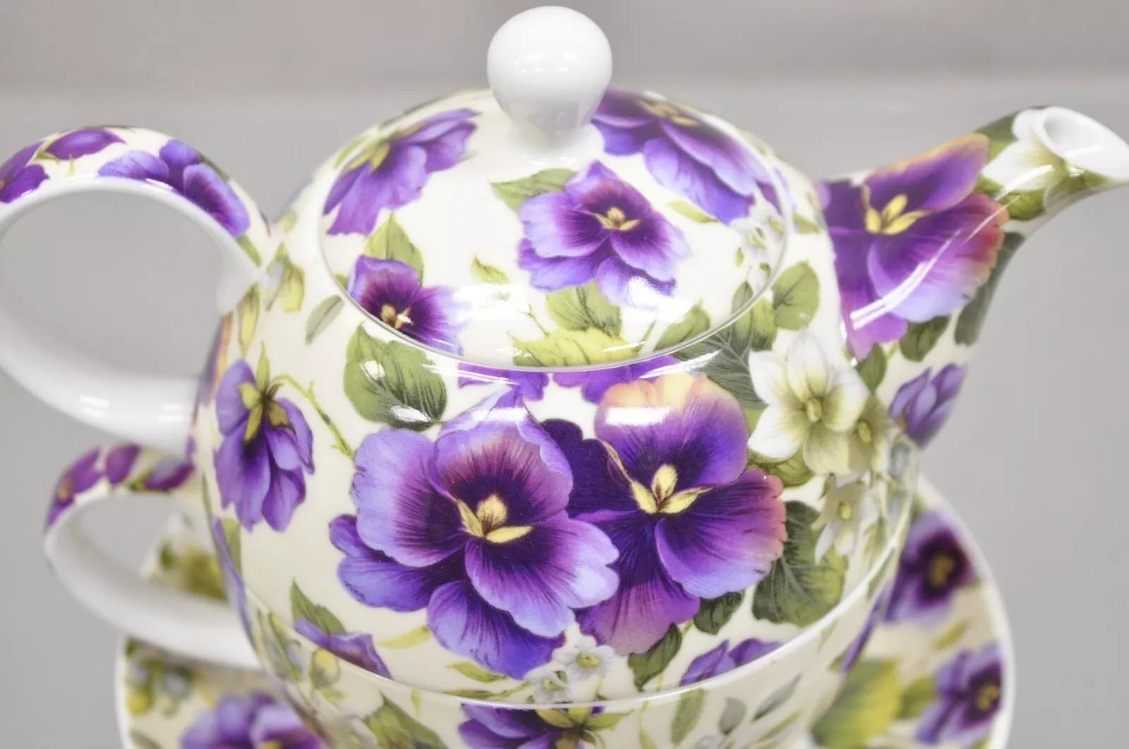 Vintage Maxwell & Williams “Cream Pansy” Tea Set w/ Teapot, Teacup, & Saucer In Good Condition For Sale In Philadelphia, PA