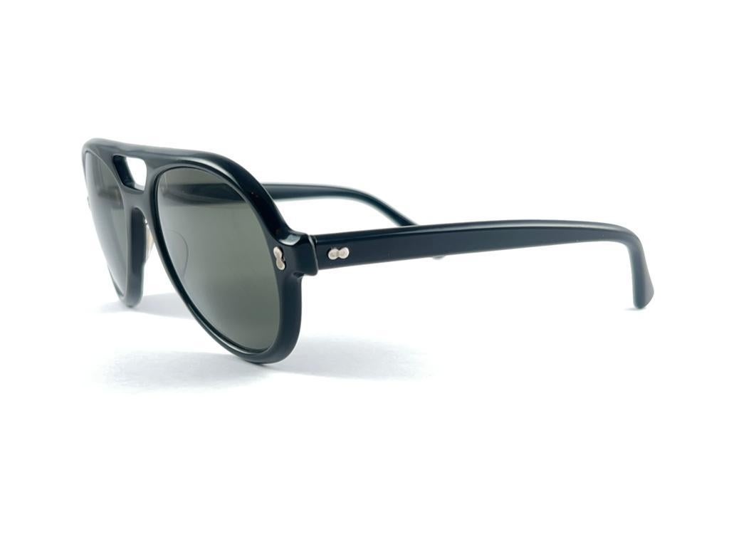 Nero Occhiali da sole vintage May Black Pilot con montatura solida Made In Usa 1970's in vendita