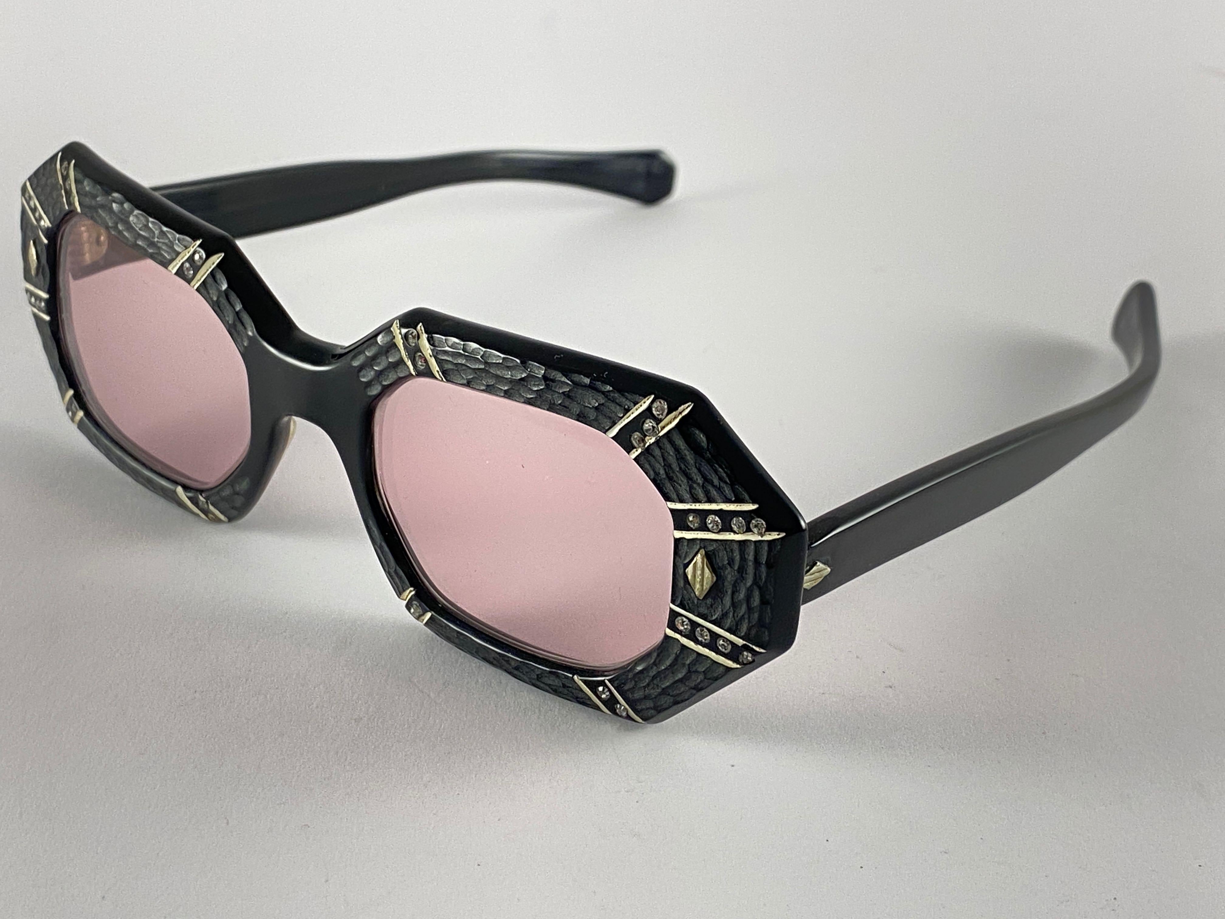 Lunettes de soleil vintage noires et blanches « » May, fabriquées aux États-Unis, années 1980 Unisexe en vente