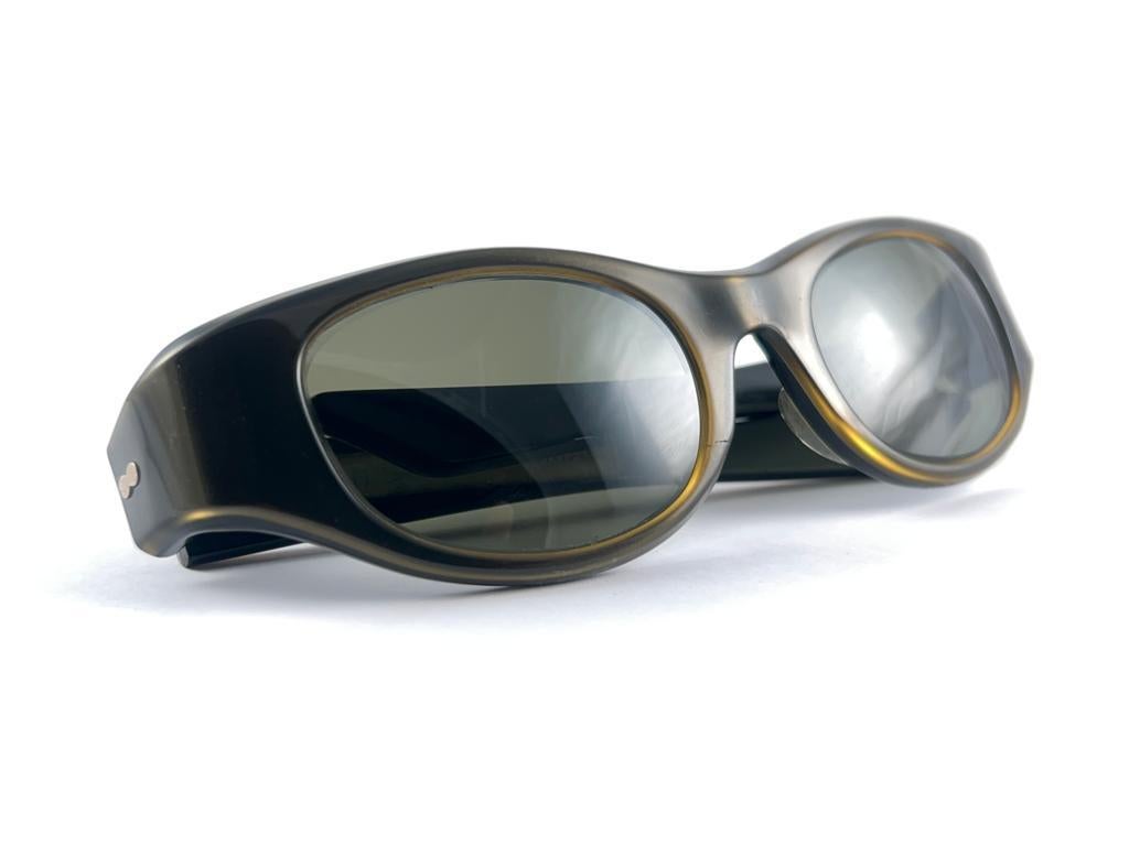 Vintage May Cat Eye Green Medium Size 1970'S Sunglasses Made In Usa For Sale 6
