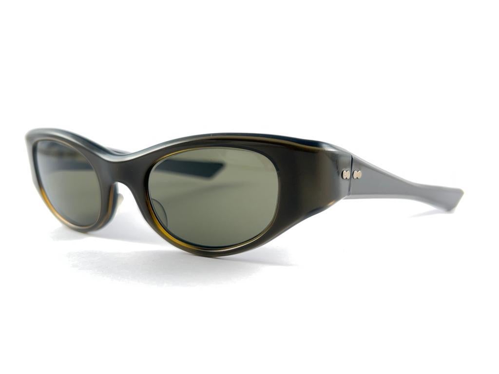 

Vintage May Cat Eyed Olive Green Frame With Spotless Grey Lenses Medium Size

This Item May Show Minor Sign Of Wear Due To Storage.




Made In Usa 1970'S




 Front                                                            14 Cms

Lens Height   