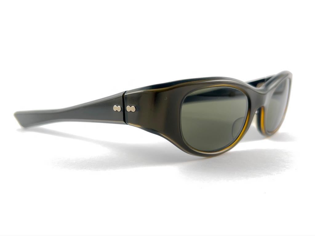 Gray Vintage May Cat Eye Green Medium Size 1970'S Sunglasses Made In Usa For Sale