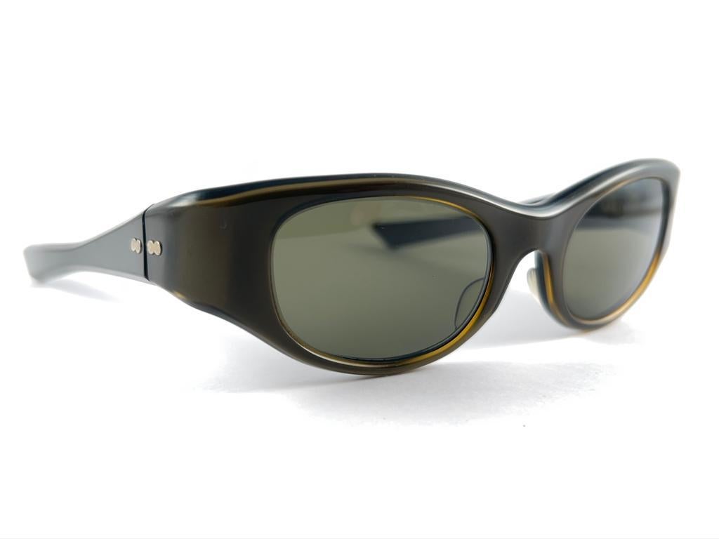 Women's or Men's Vintage May Cat Eye Green Medium Size 1970'S Sunglasses Made In Usa For Sale