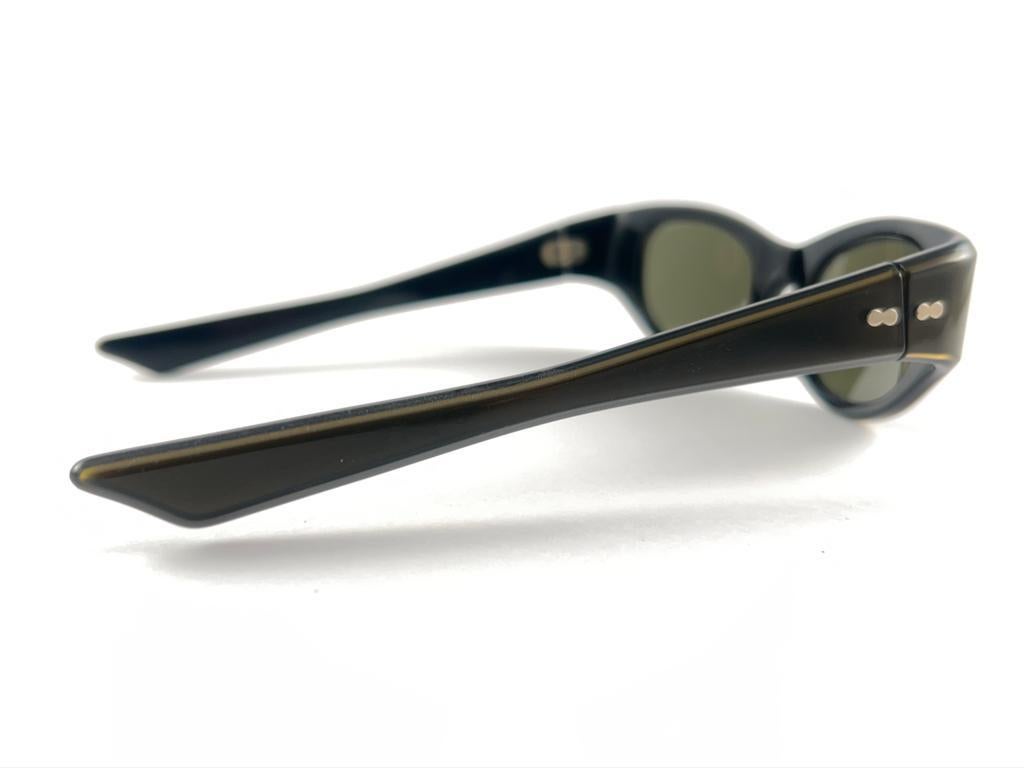 Vintage May Cat Eye Green Medium Size 1970'S Sunglasses Made In Usa For Sale 1