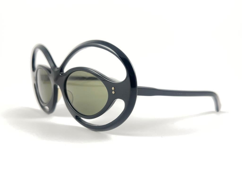 Vintage Mai Maske schwarz & weiß Sonnenbrille Made in USA (Grau) im Angebot