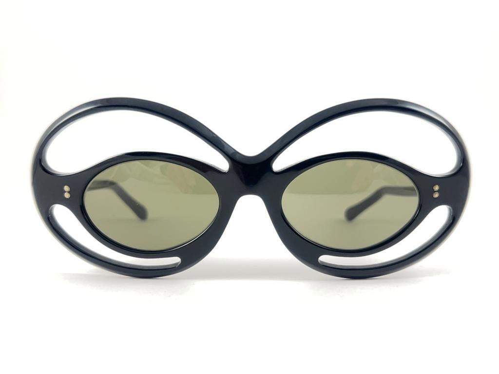 Vintage Mai Maske schwarz & weiß Sonnenbrille Made in USA im Angebot 1