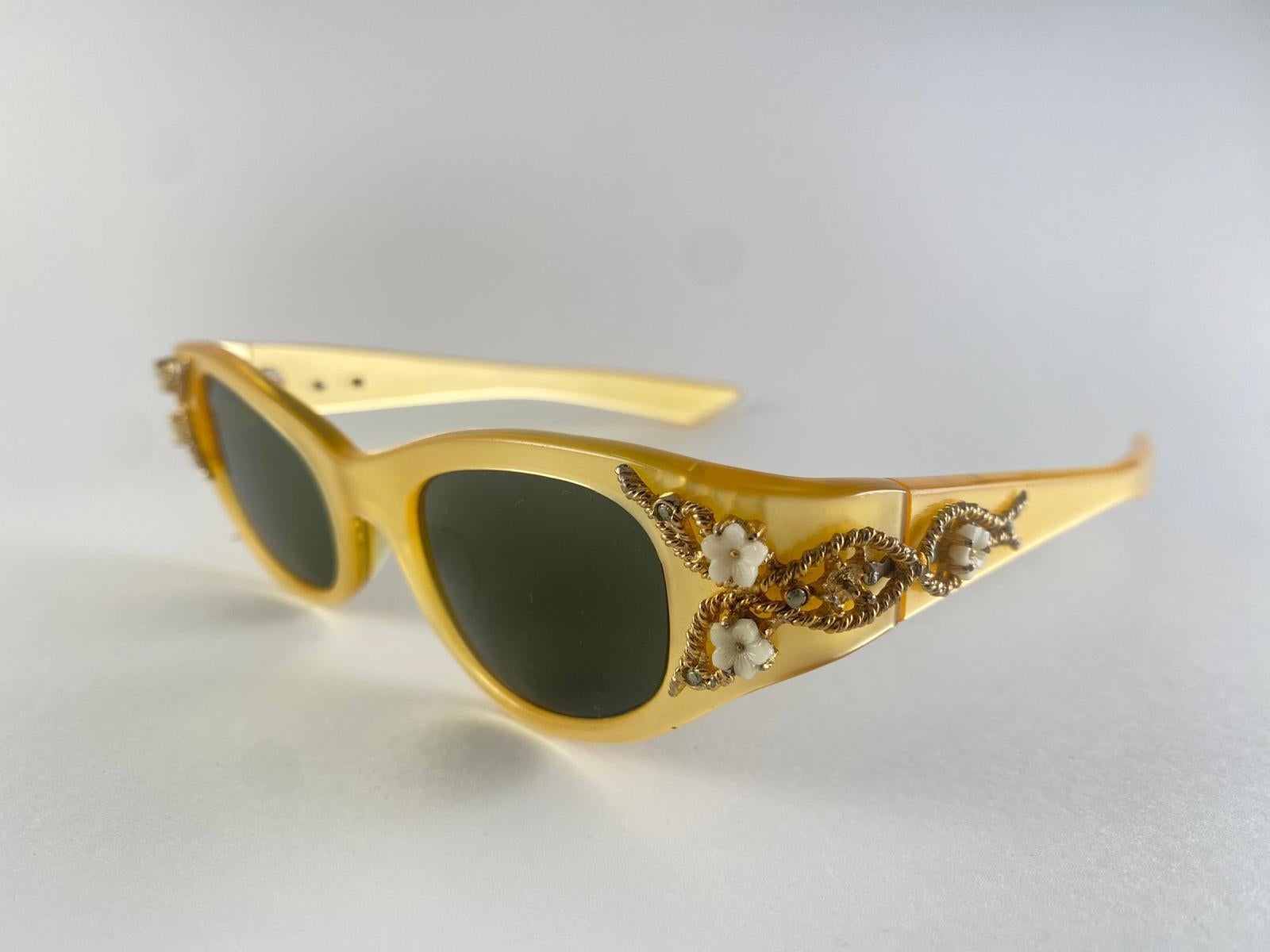 Occhiali da sole a occhi di gatto ingioiellati Vintage By Midcentury Made In USA In condizioni ottime in vendita a Baleares, Baleares