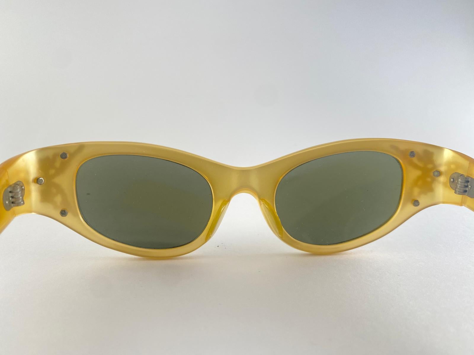 Occhiali da sole a occhi di gatto ingioiellati Vintage By Midcentury Made In USA in vendita 1
