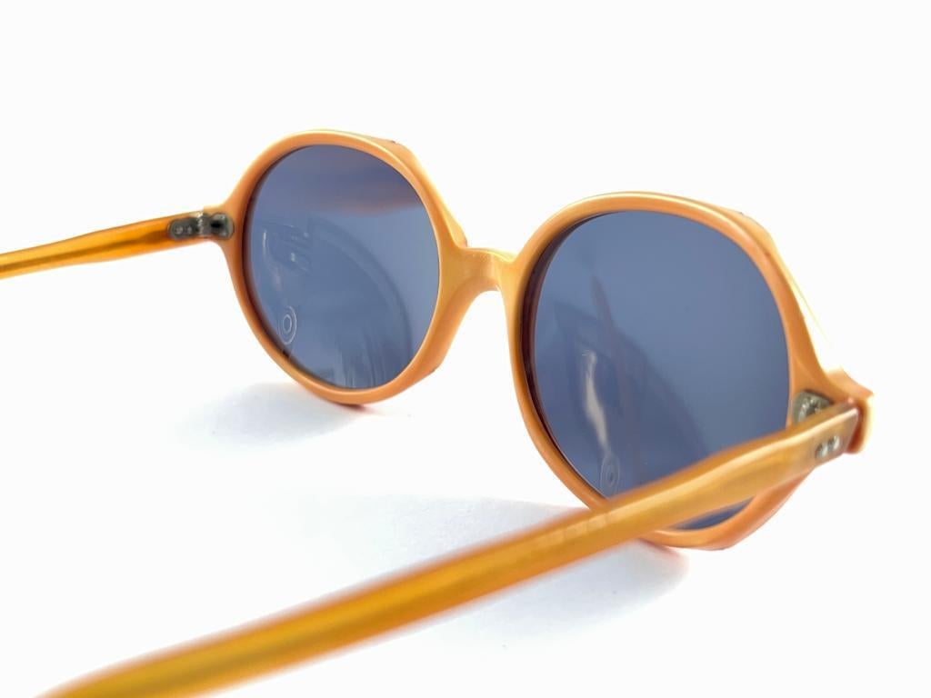 Vintage May Oval Orange Frame Blue Lens Midcentury Made In Usa 1970'S Sunglasses For Sale 3