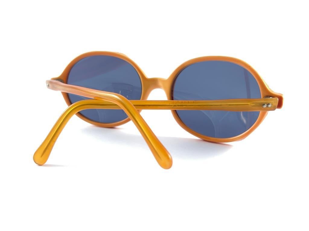 Vintage May Oval Orange Frame Blue Lens Midcentury Made In Usa 1970'S Sunglasses For Sale 4
