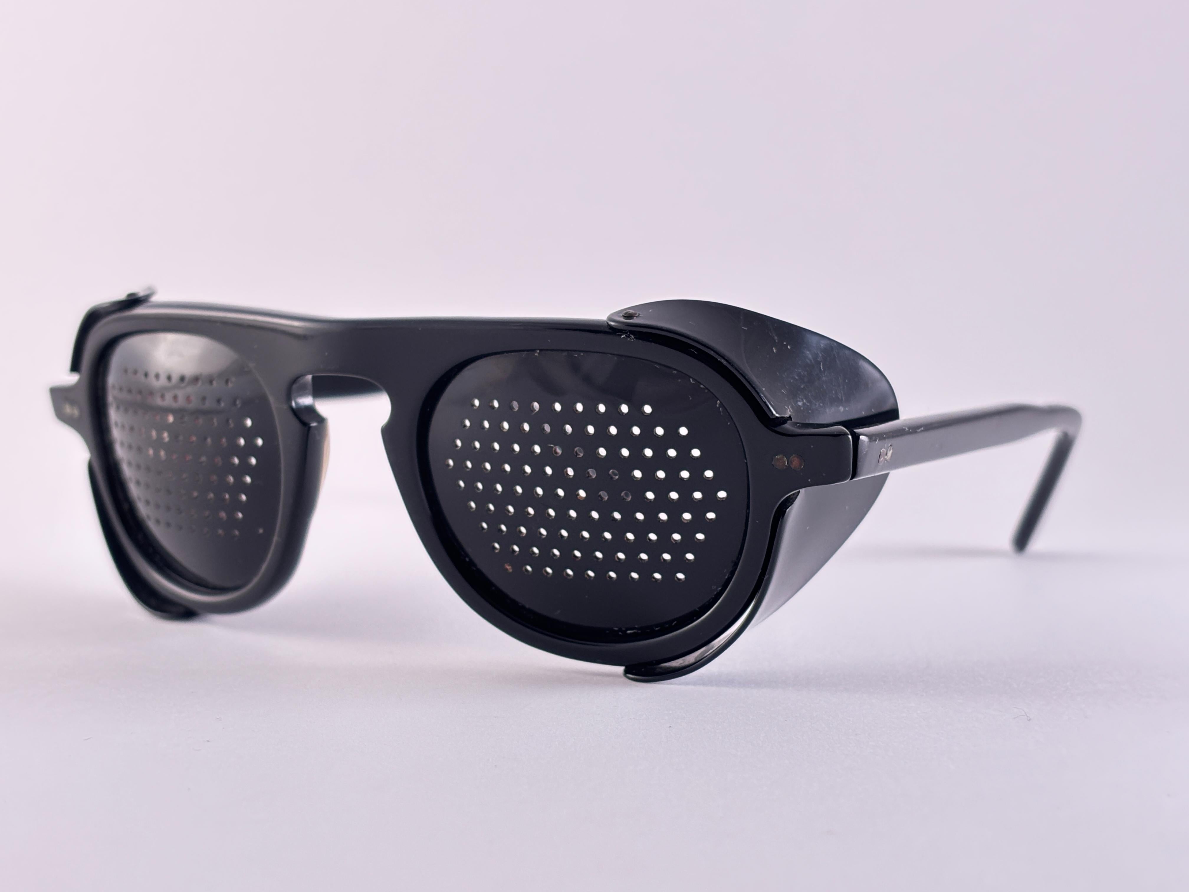 Lunettes de soleil Vintage May Perforated Side Cups 1970's Usa Made en vente 5
