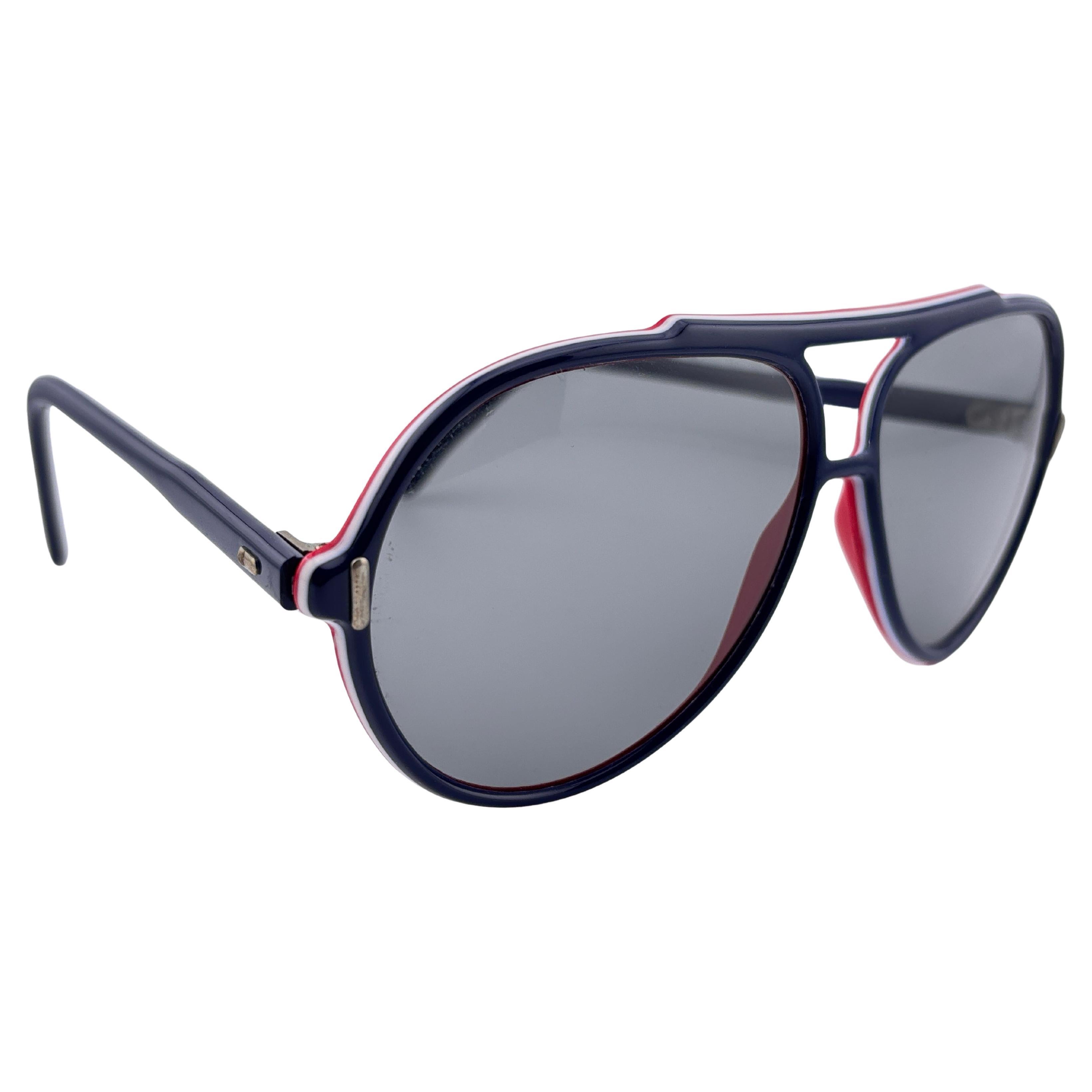 Vintage Mai Usa Stil rot weiß 
blau Pilot solide Frame 1970
S Sonnenbrillen im Angebot