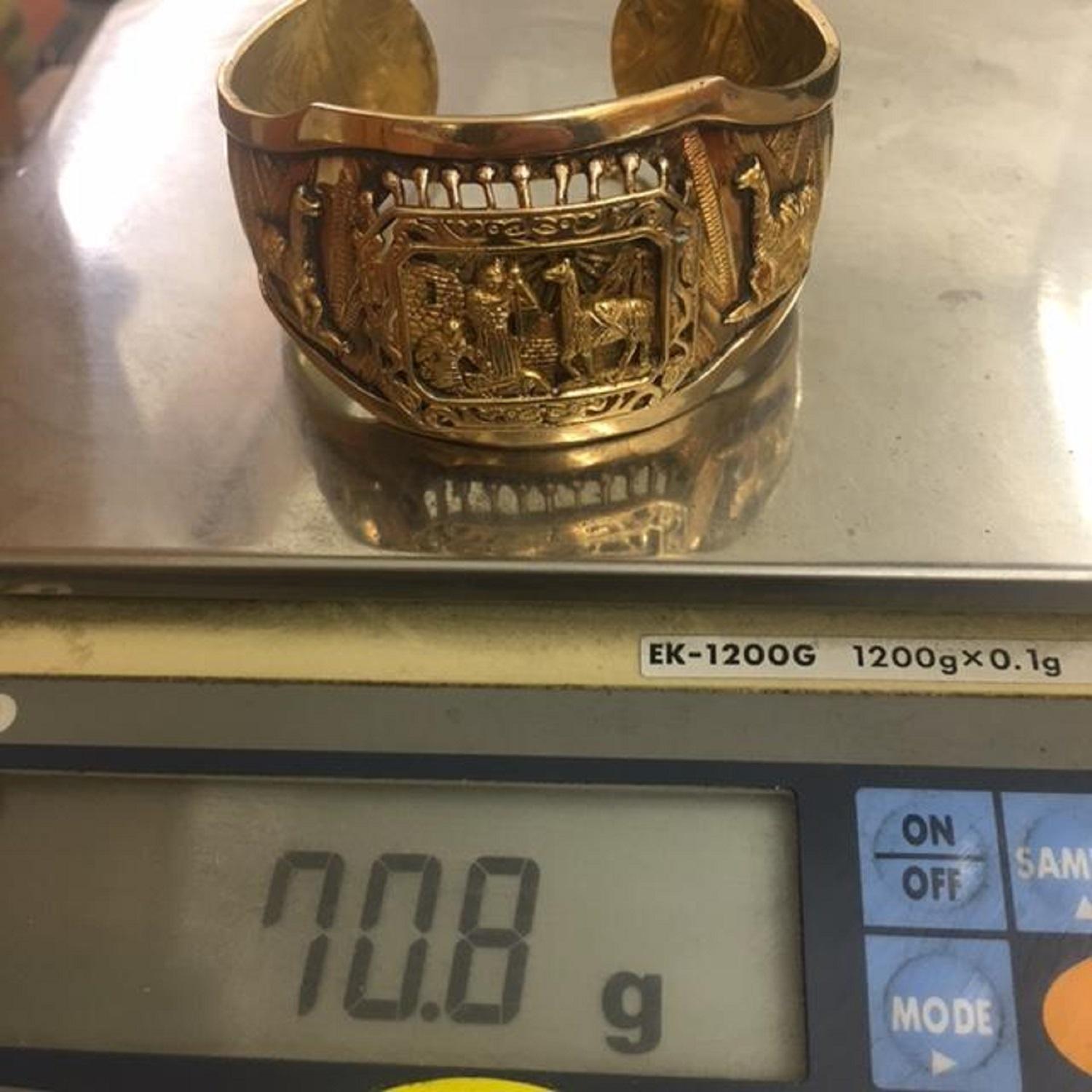 Vintage Mayan 18k Folk Art Cuff Bangle Unisex Bracelet 70.7 Gram 7.5 Inch Wrist For Sale 4