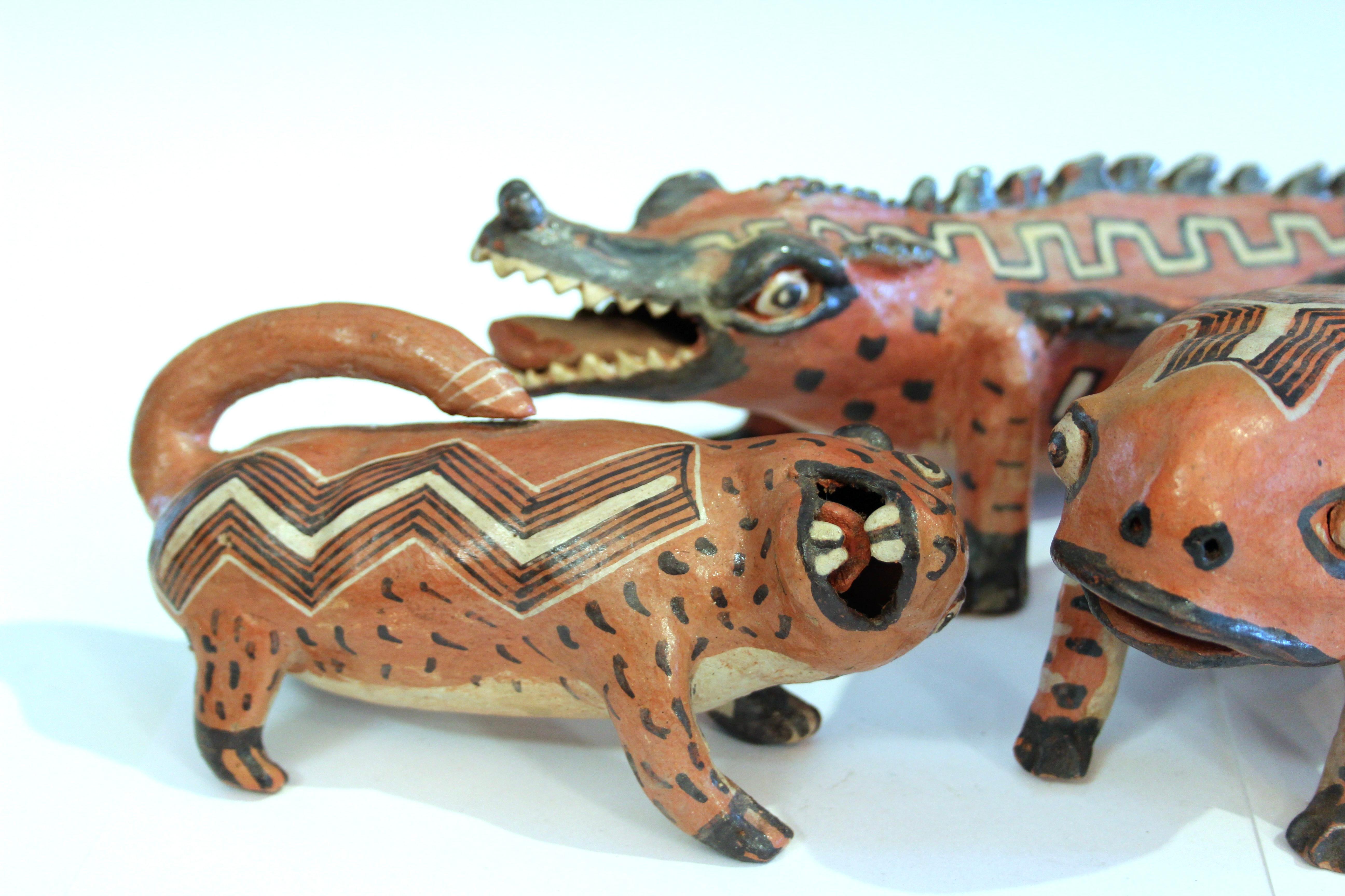 Précolombien Ensemble de figurines d'animaux en poterie de style mauresque de la forêt mythique 20e siècle en vente