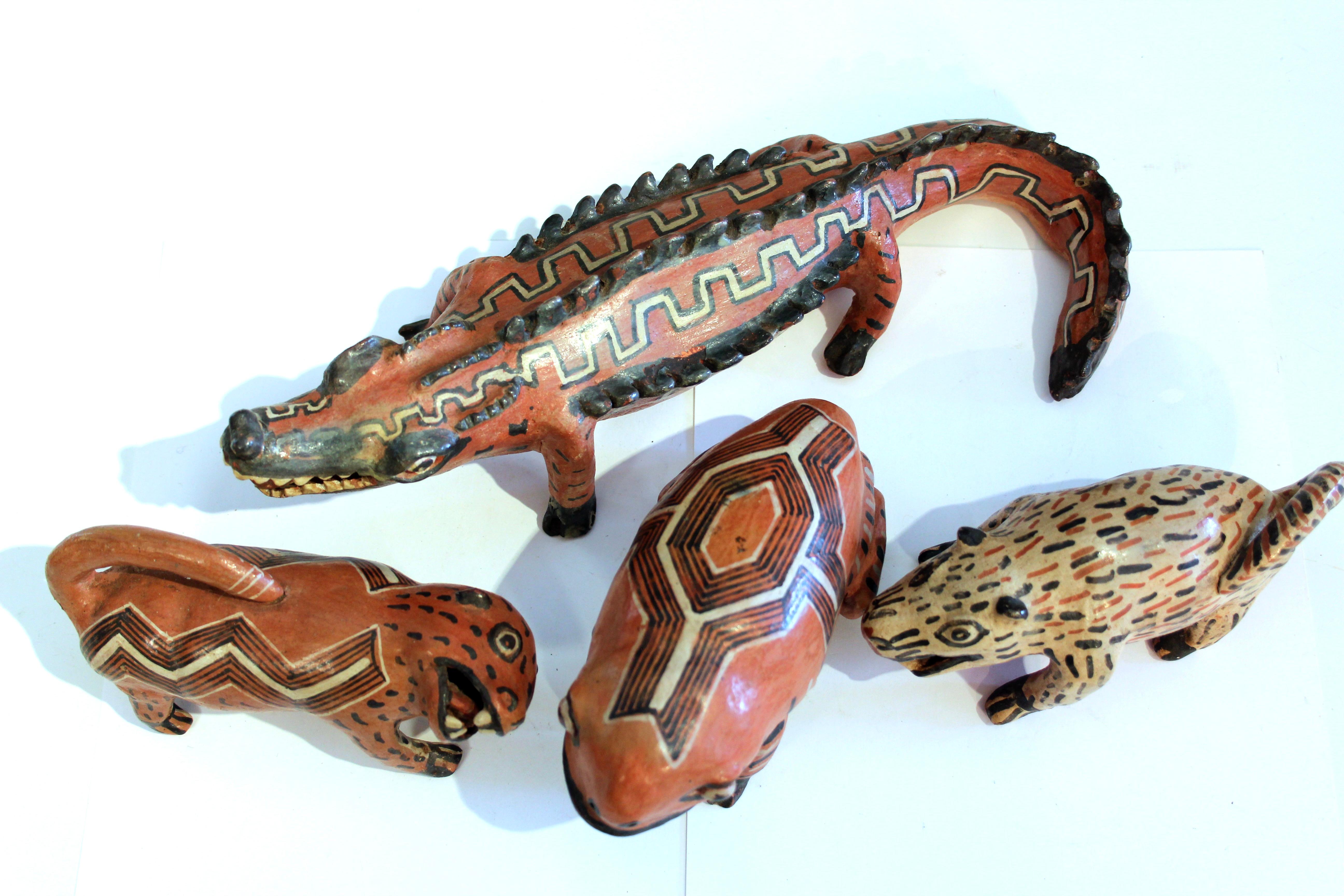 Mexicain Ensemble de figurines d'animaux en poterie de style mauresque de la forêt mythique 20e siècle en vente